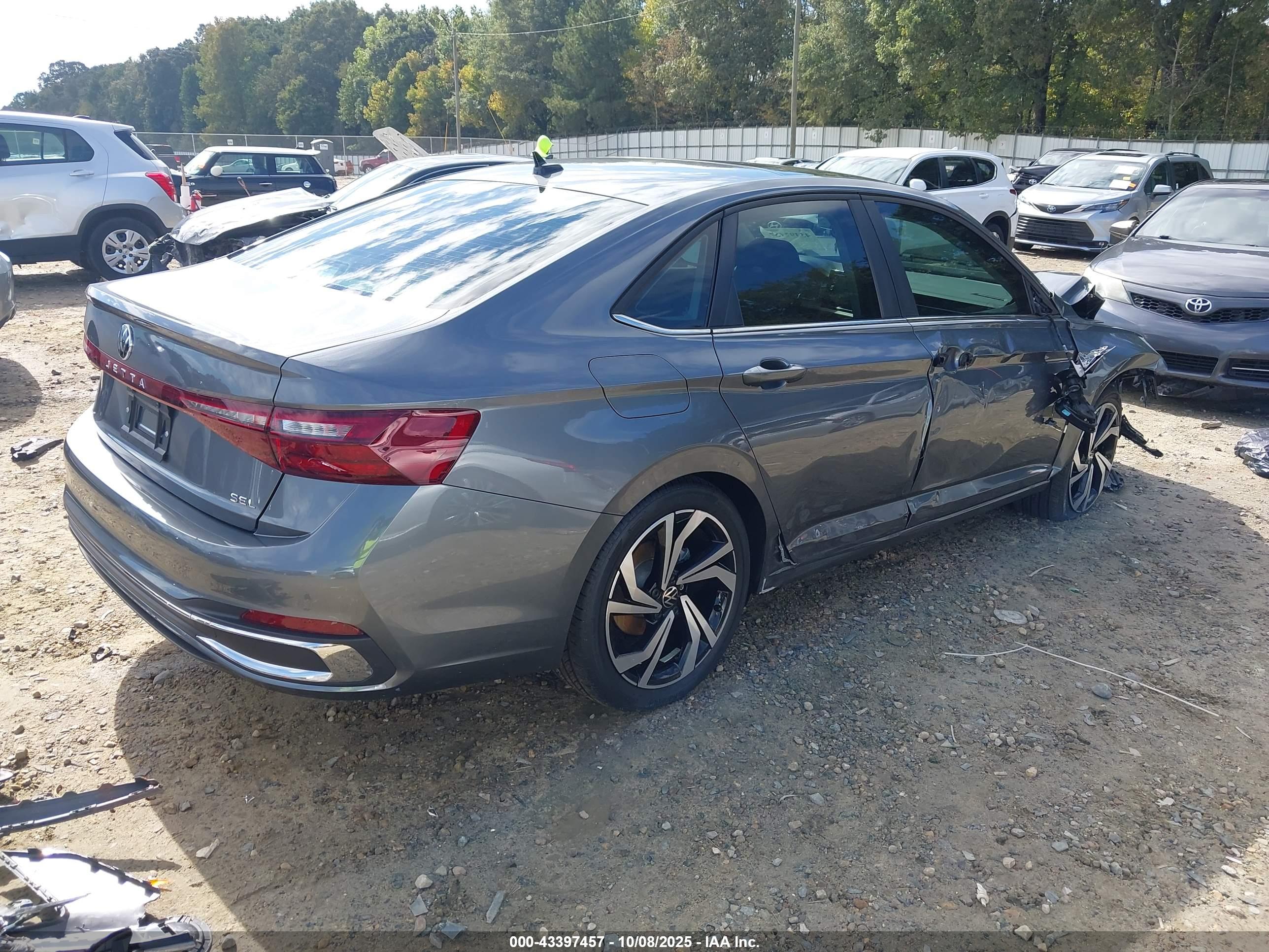 VOLKSWAGEN JETTA image 4