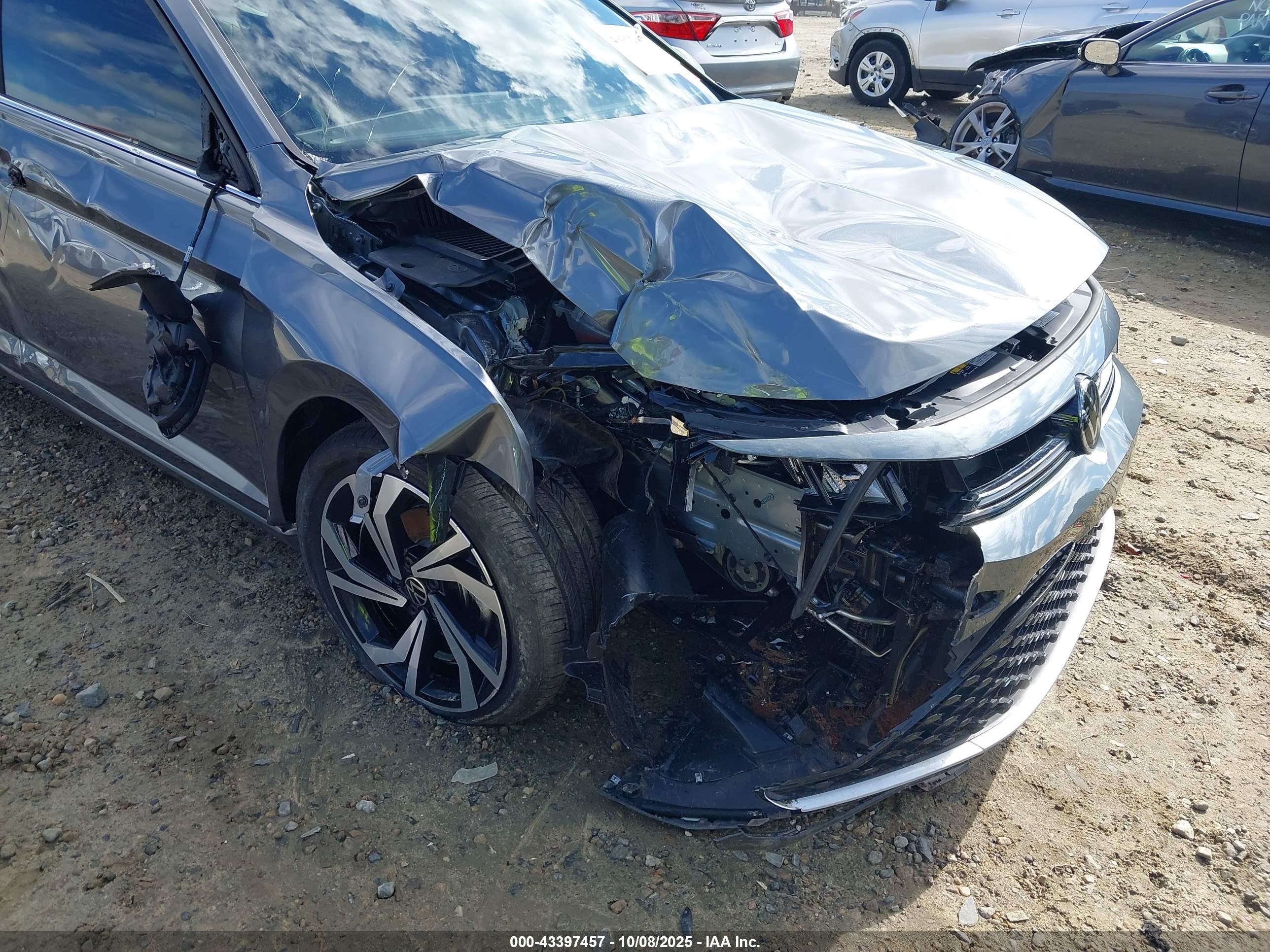 VOLKSWAGEN JETTA image 6