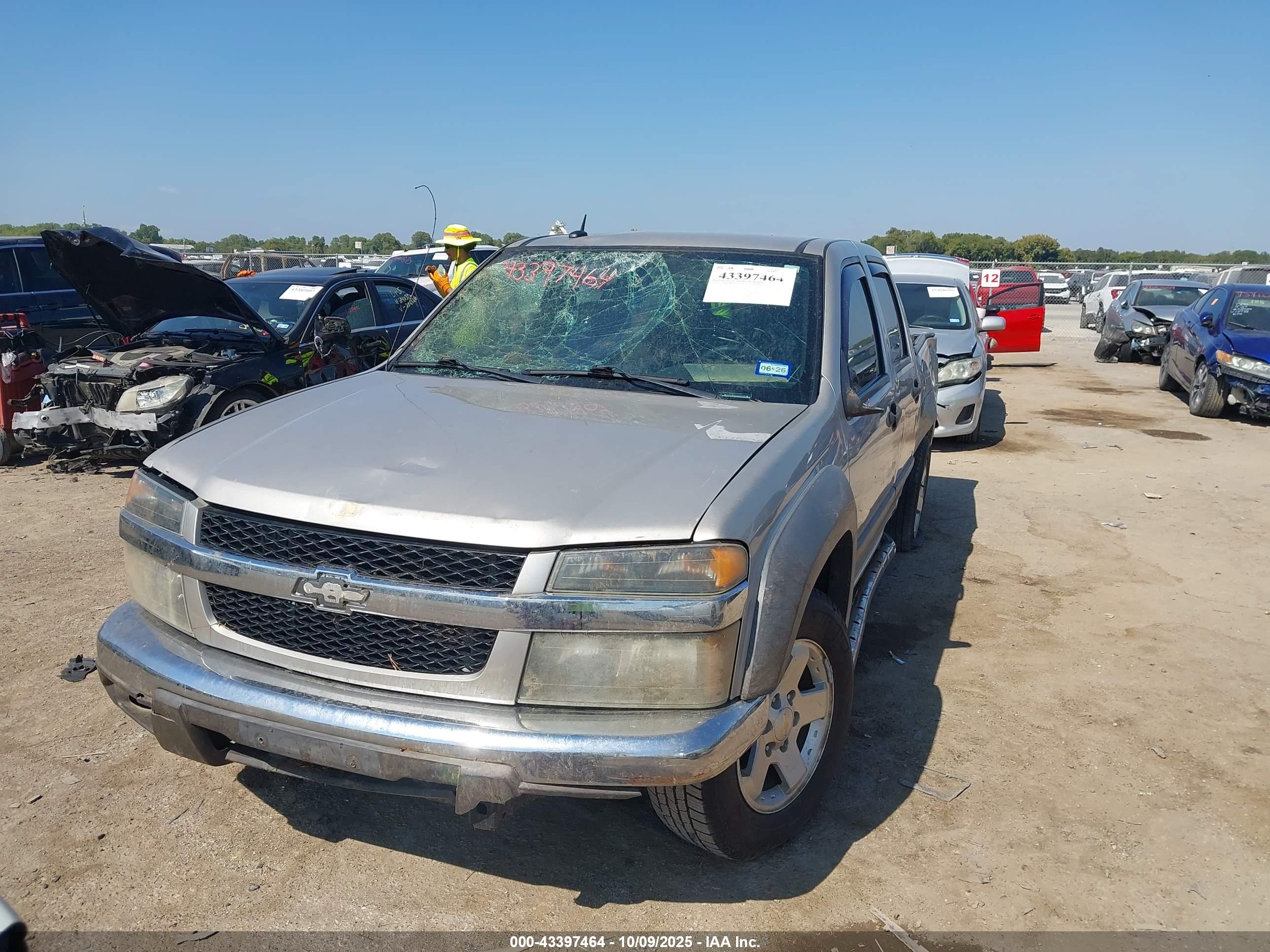 CHEVROLET COLORADO image 2