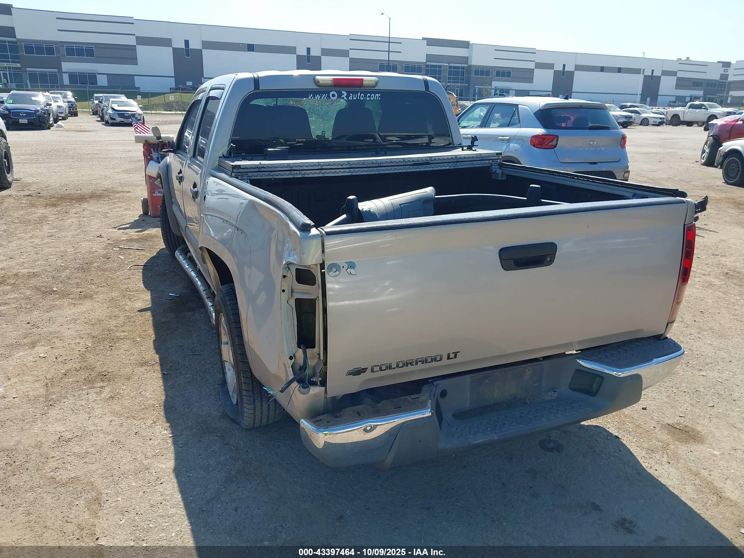 CHEVROLET COLORADO image 3