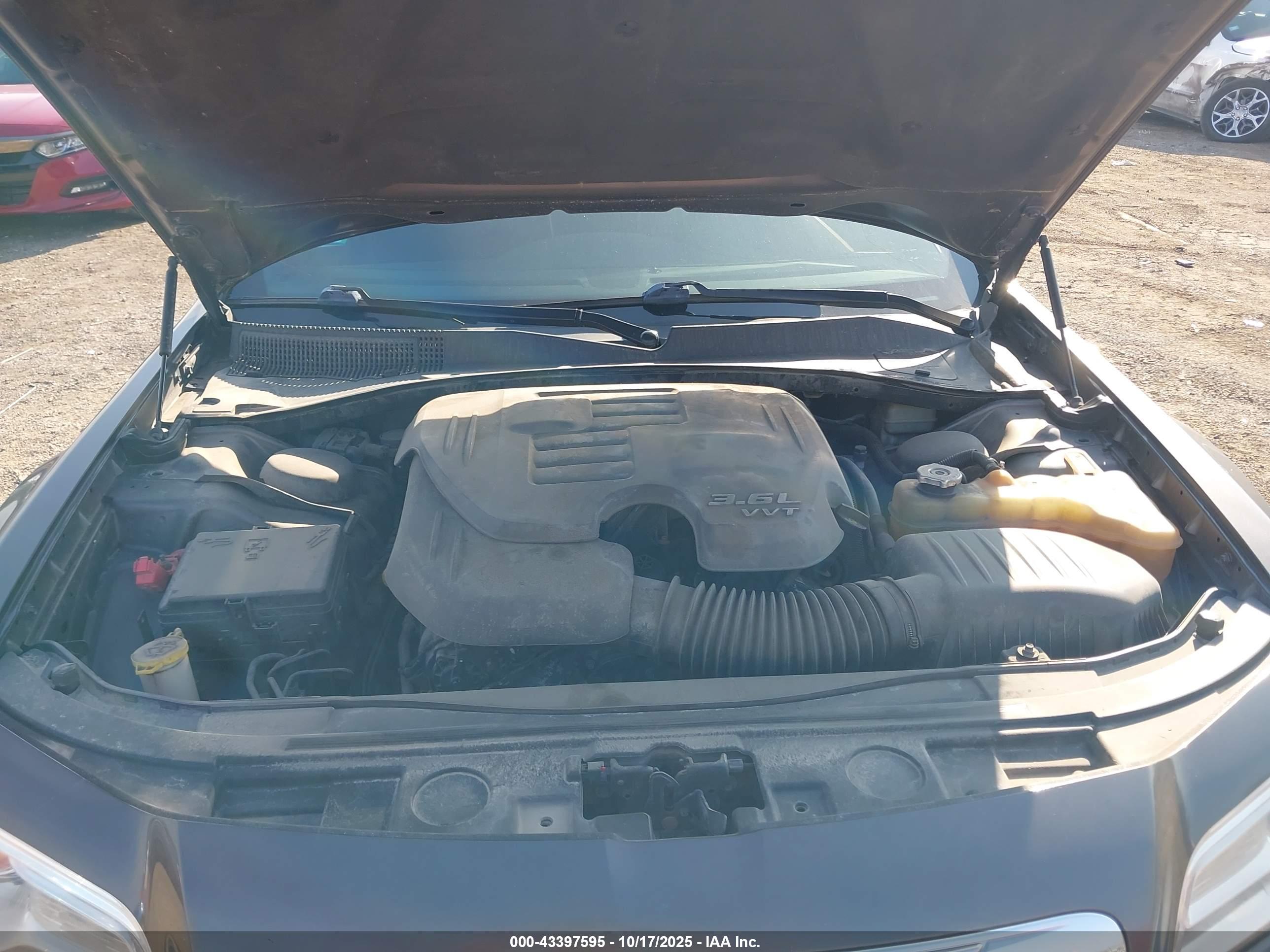 CHRYSLER 300 image 10