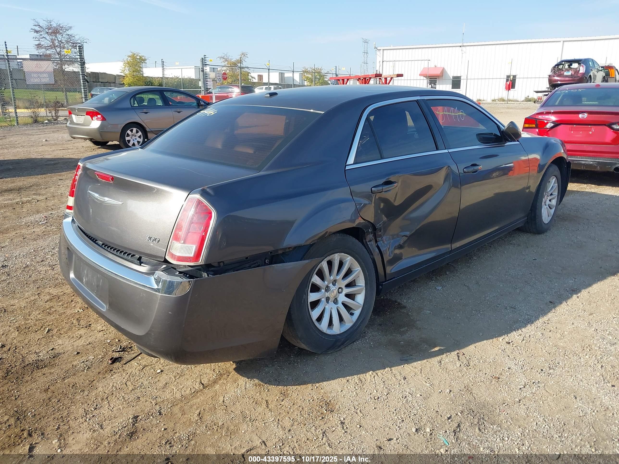 CHRYSLER 300 image 4