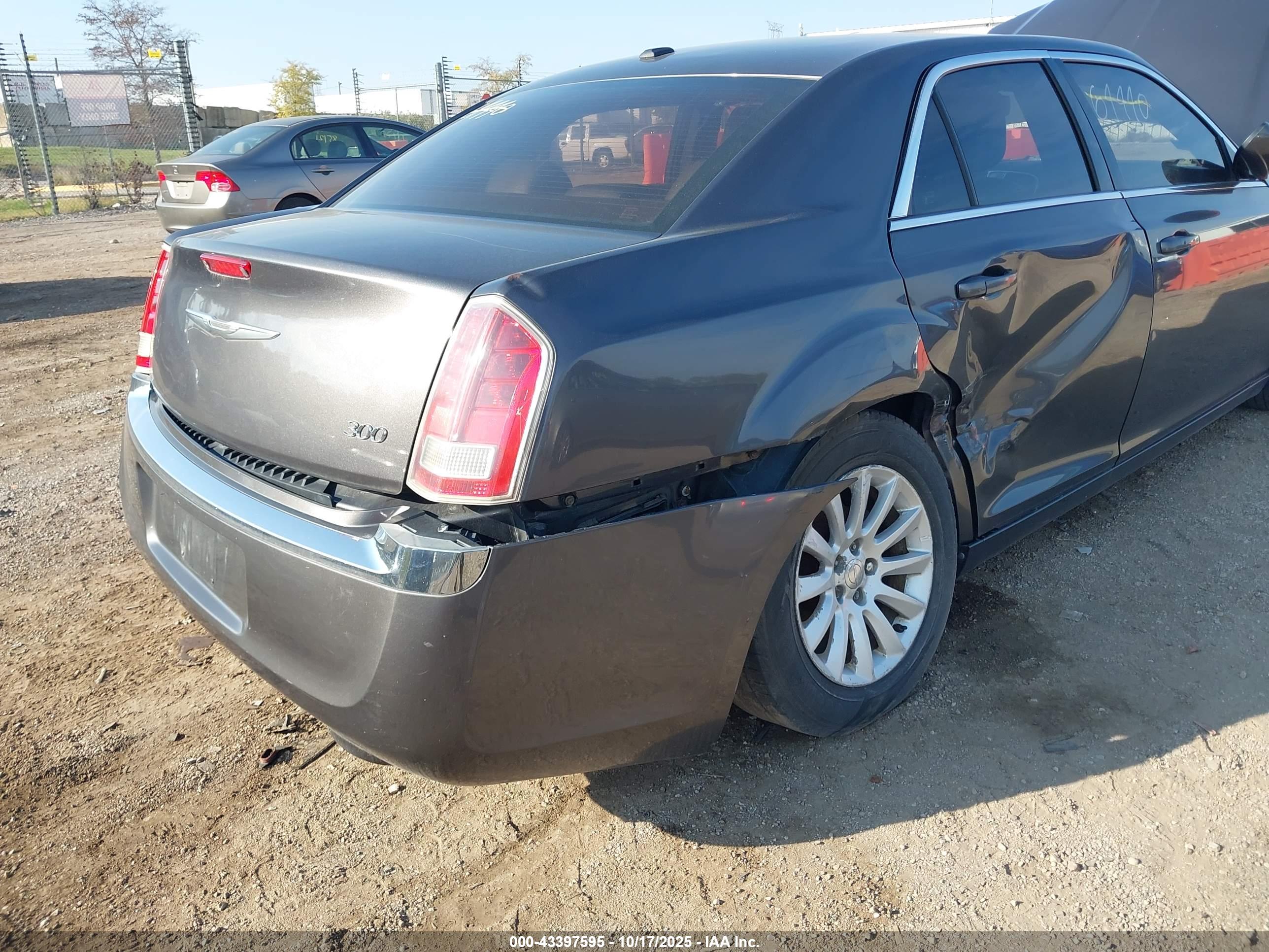 CHRYSLER 300 image 6