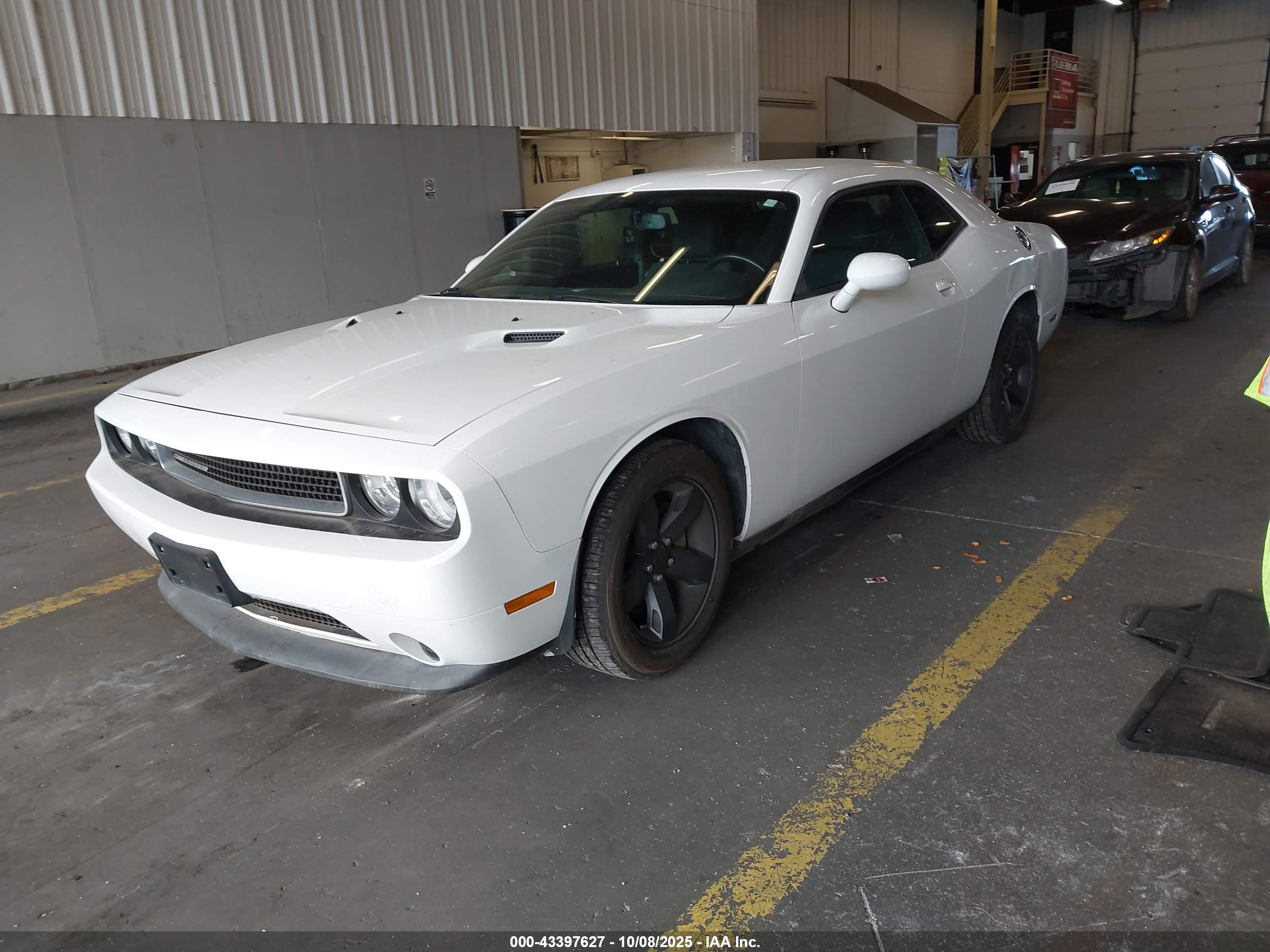 DODGE CHALLENGER image 2
