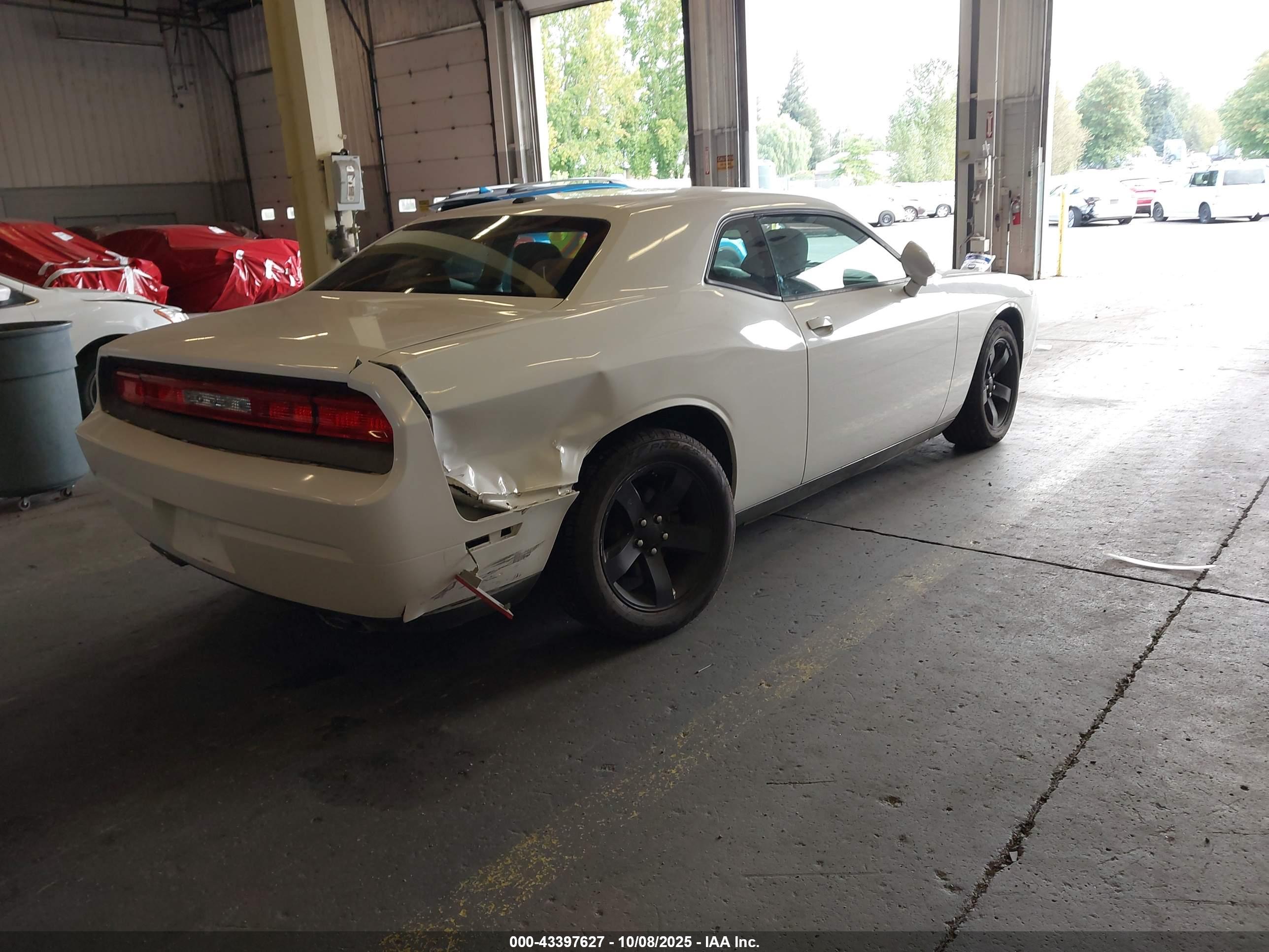 DODGE CHALLENGER image 4