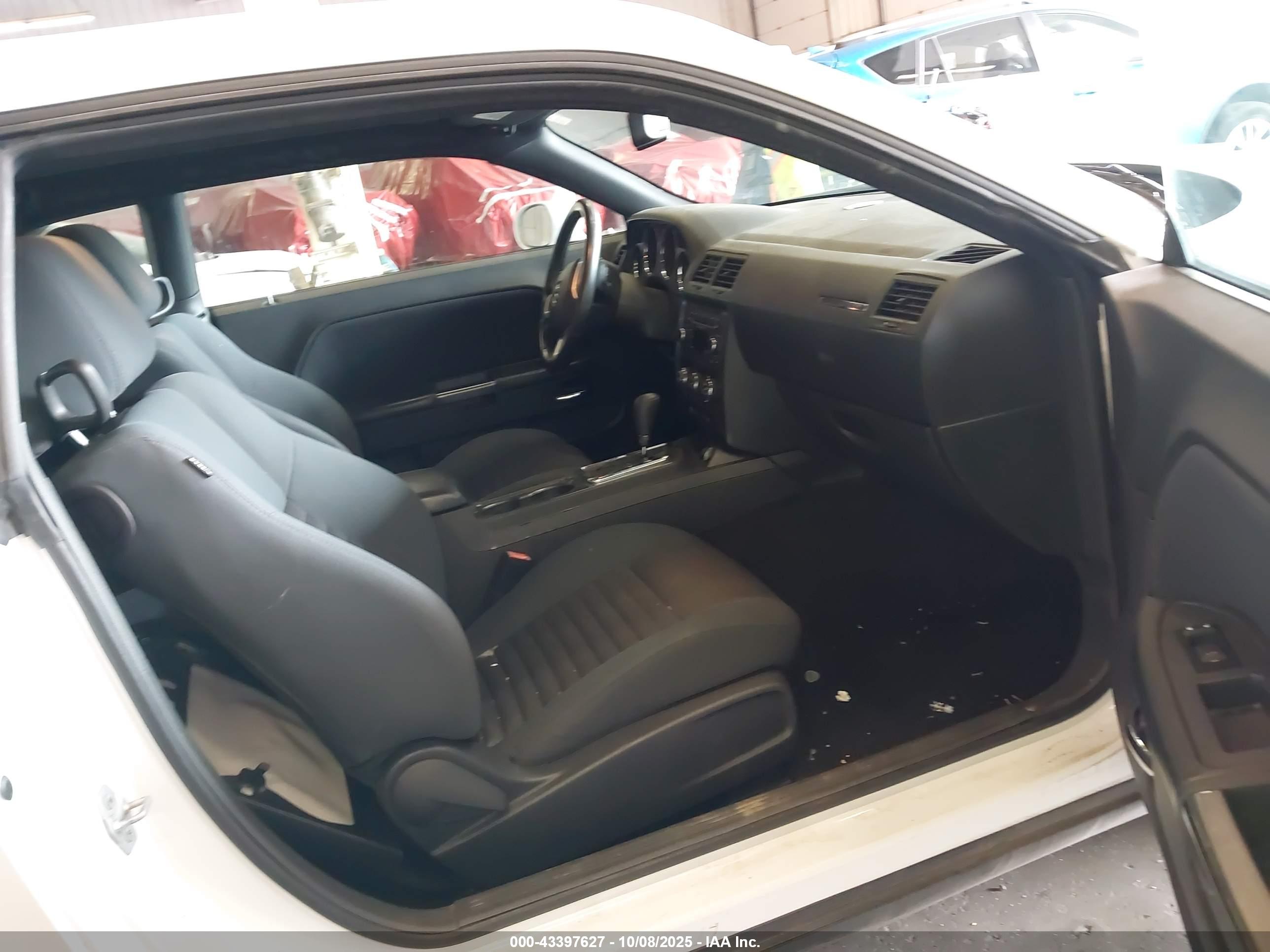 DODGE CHALLENGER image 5