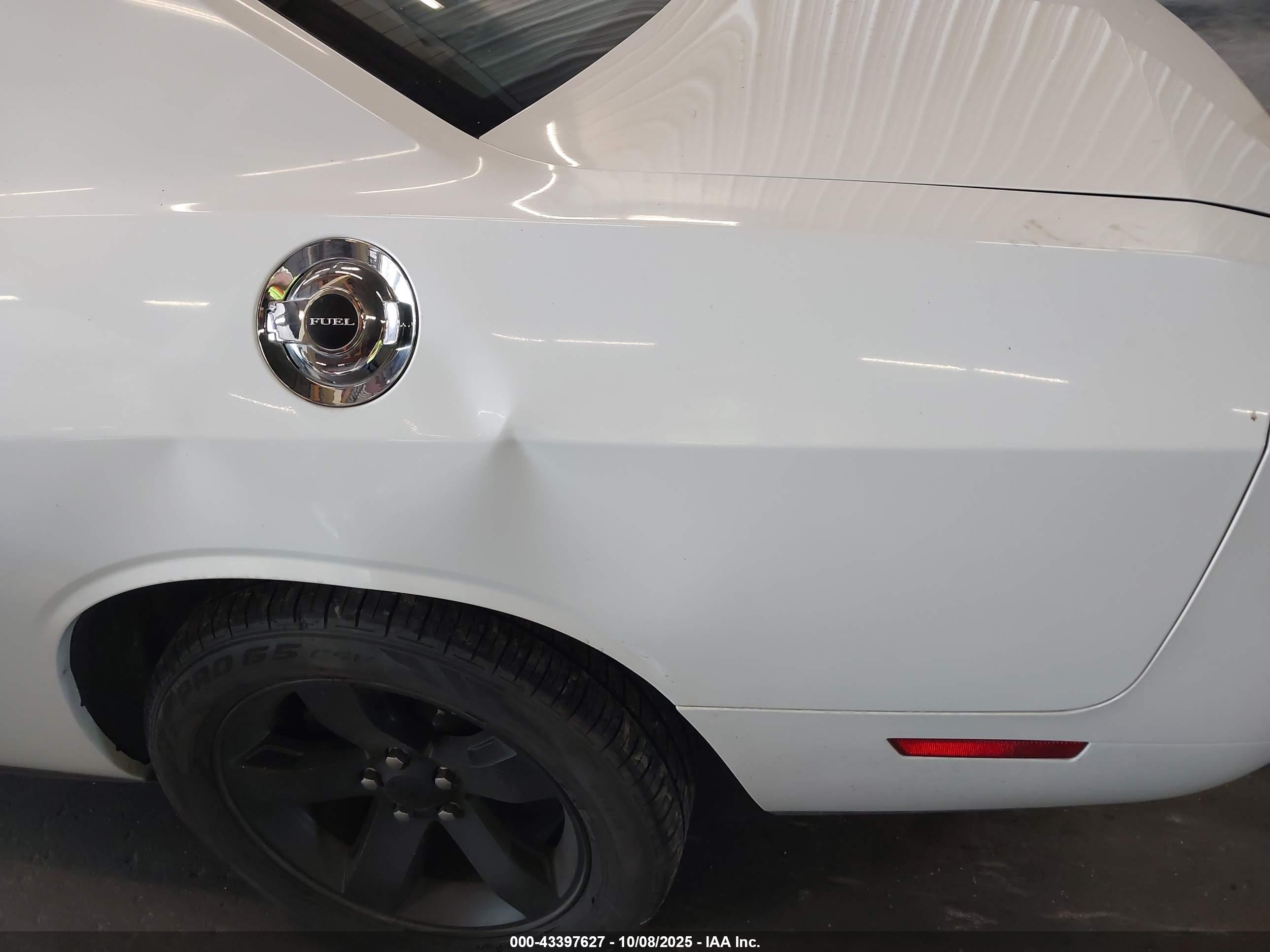 DODGE CHALLENGER image 6