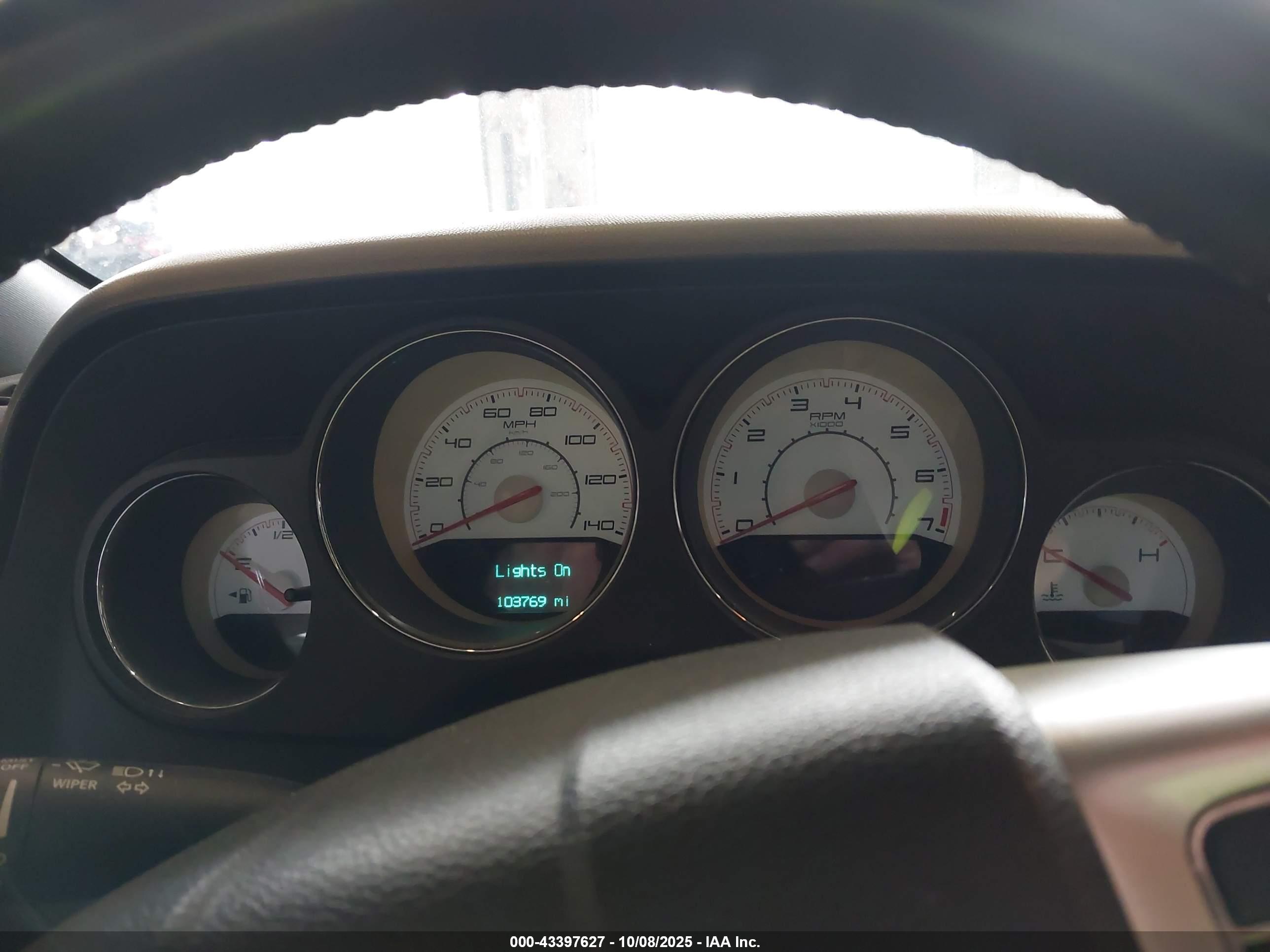 DODGE CHALLENGER image 7