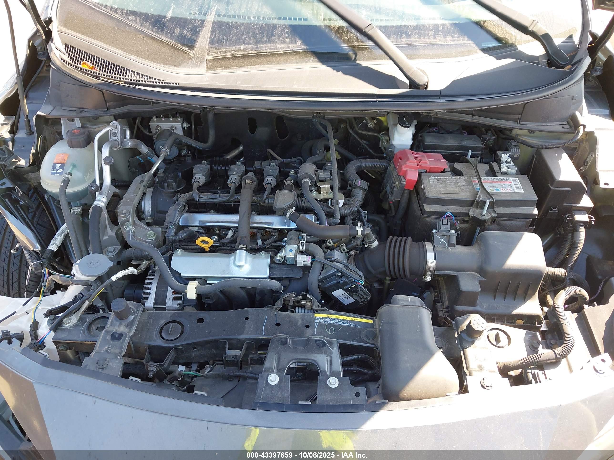 NISSAN VERSA image 10