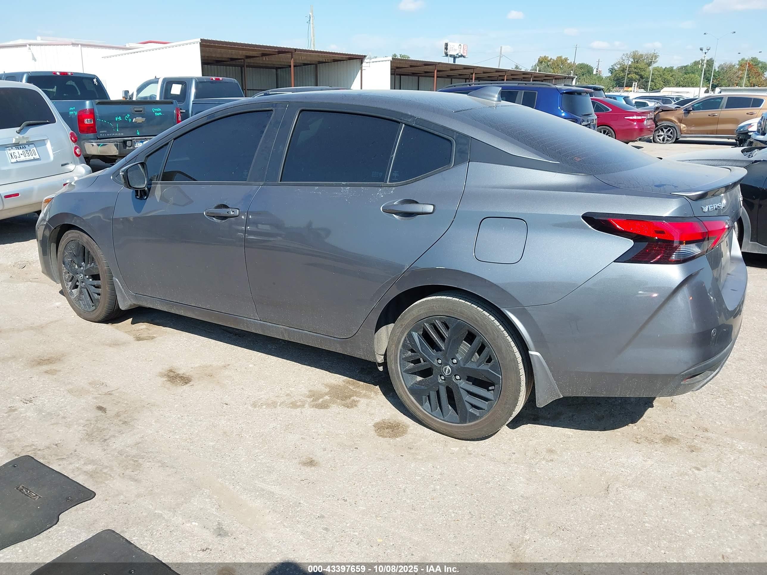 NISSAN VERSA image 3