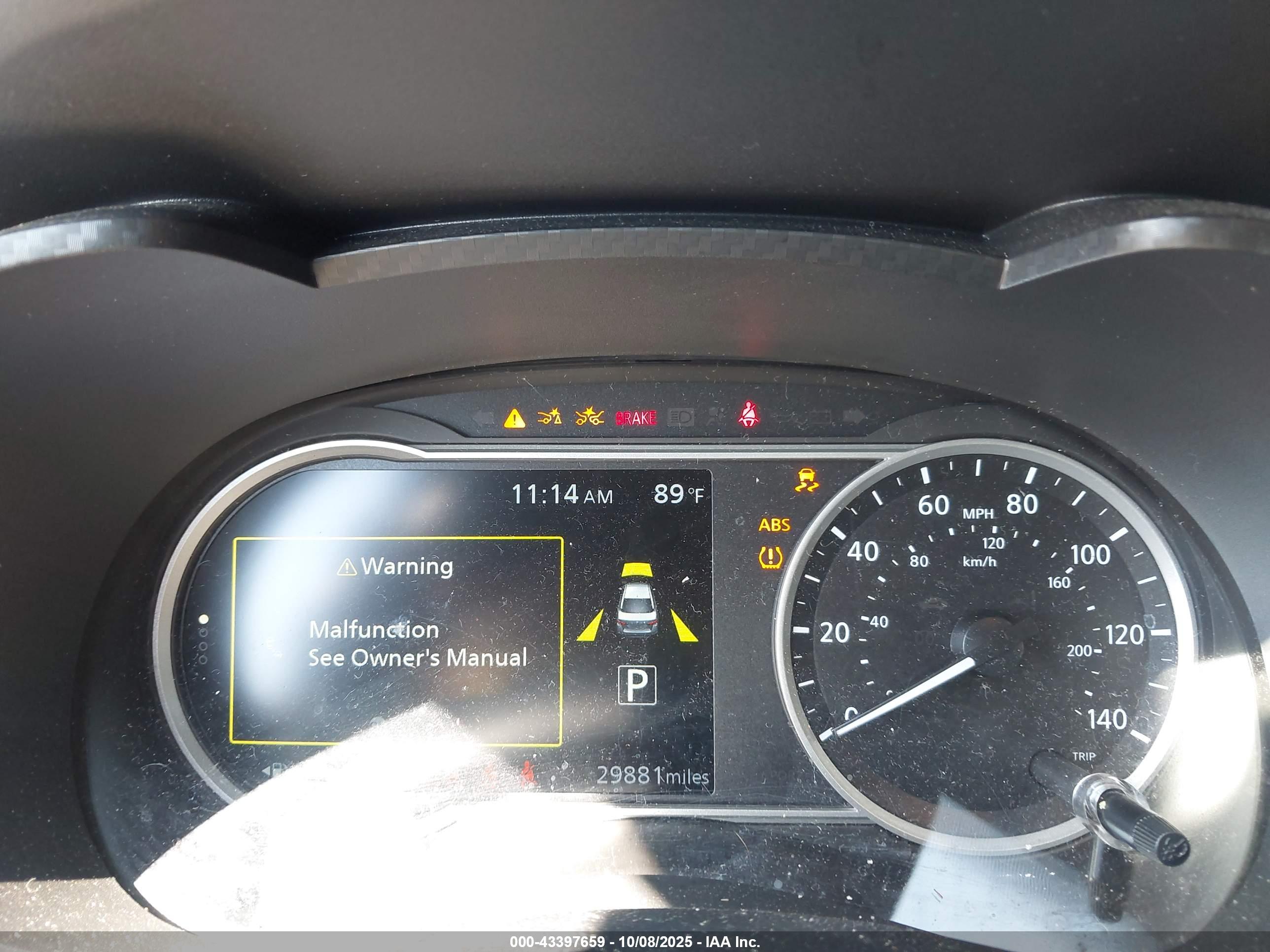 NISSAN VERSA image 7