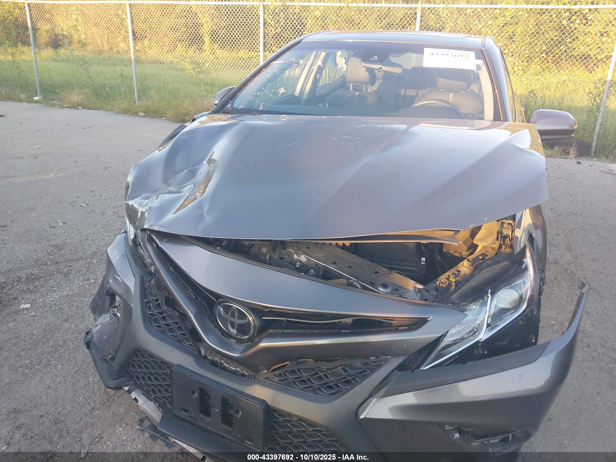 TOYOTA CAMRY image 10