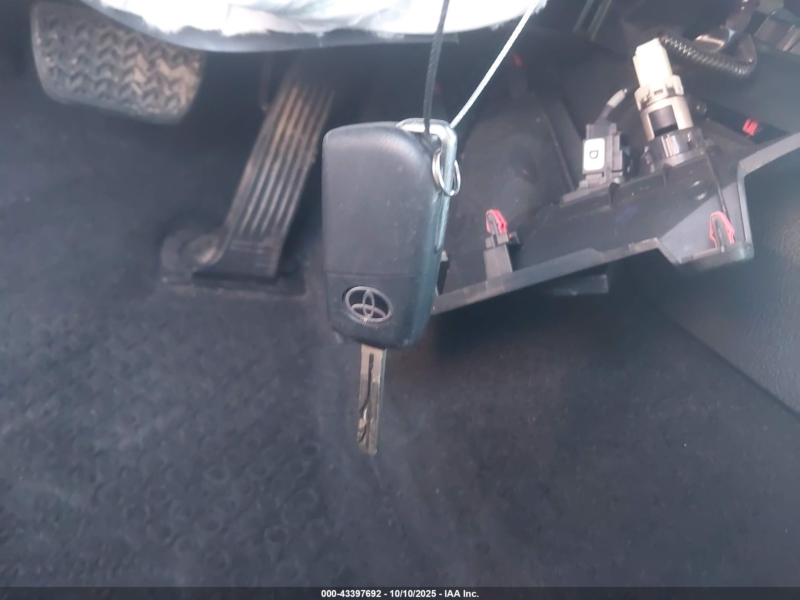 TOYOTA CAMRY image 11