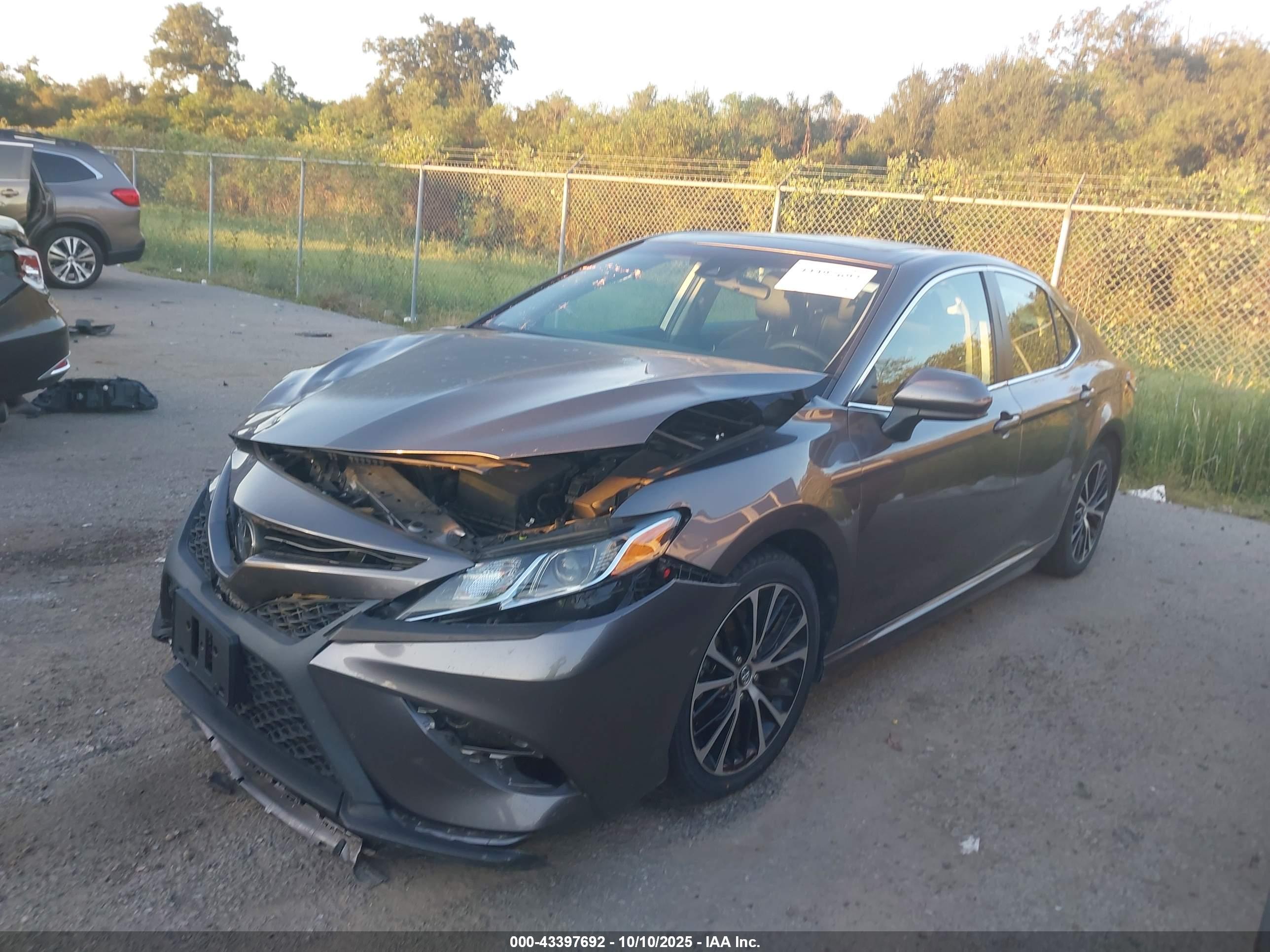 TOYOTA CAMRY image 2