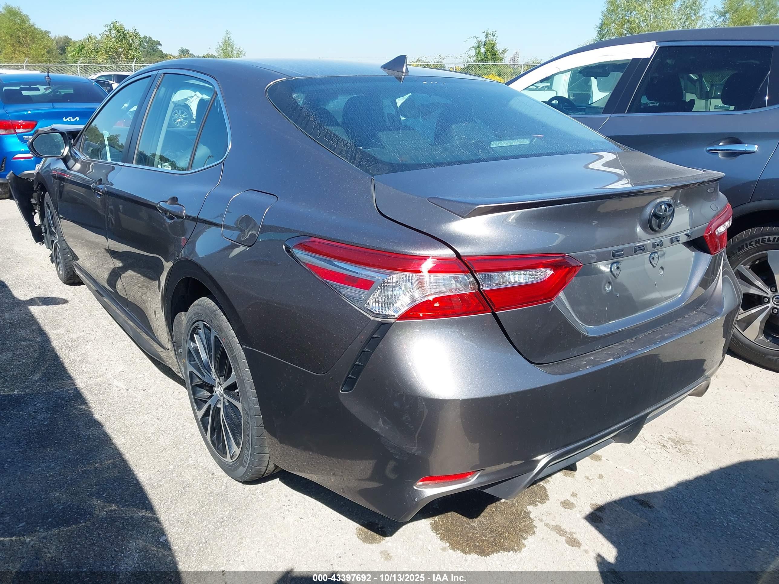 TOYOTA CAMRY image 3
