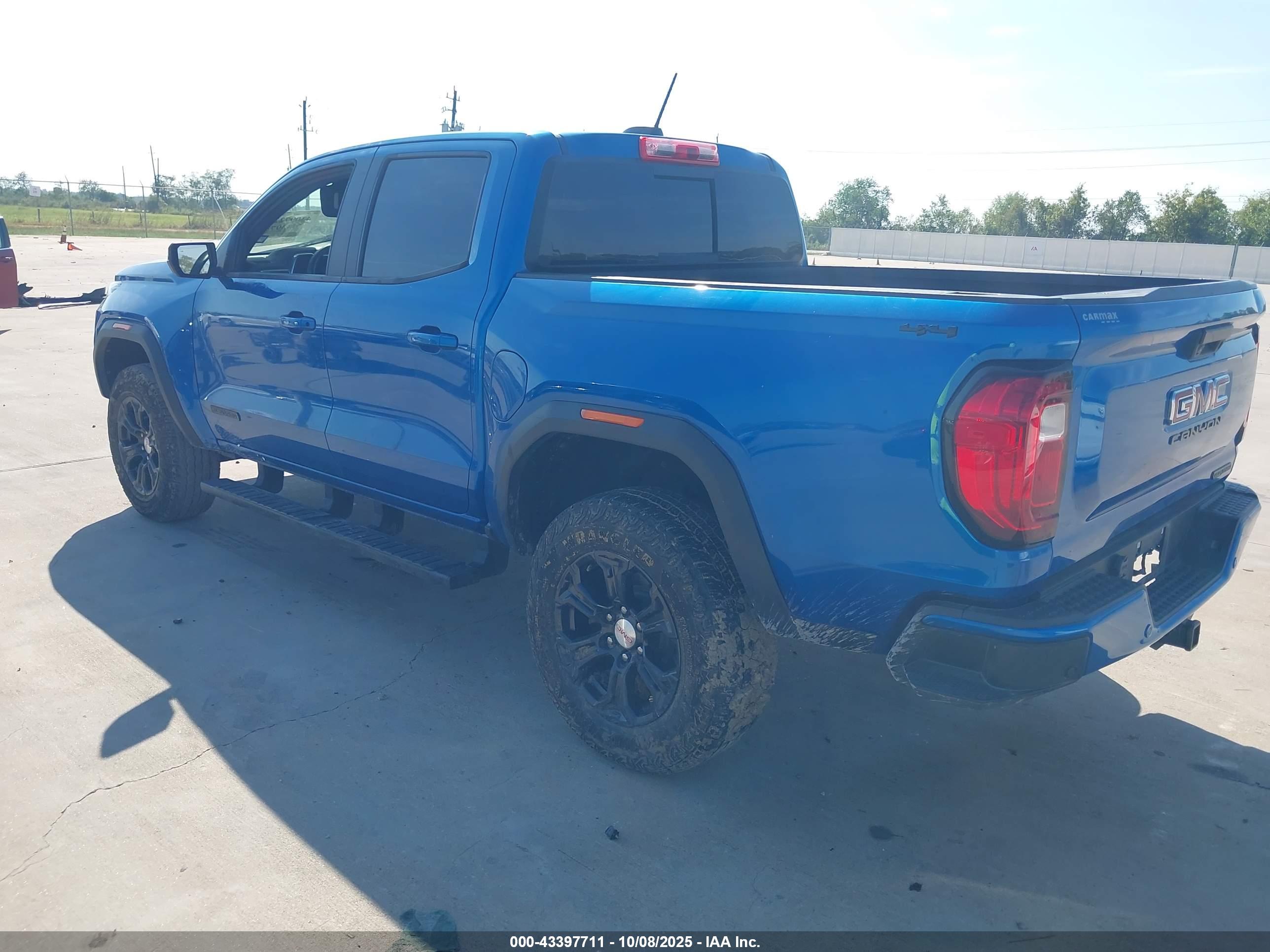 GMC CANYON image 3