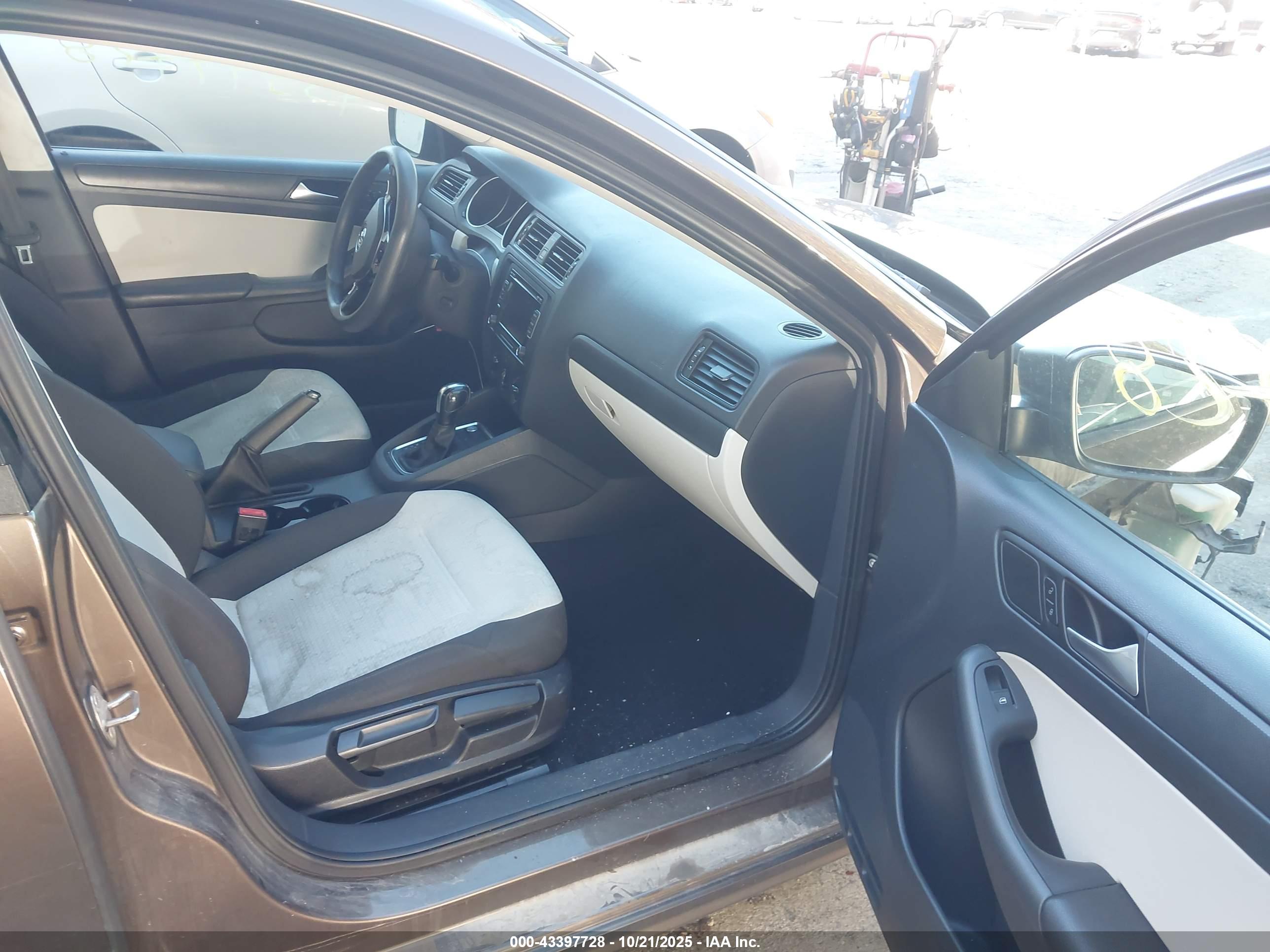 VOLKSWAGEN JETTA image 5