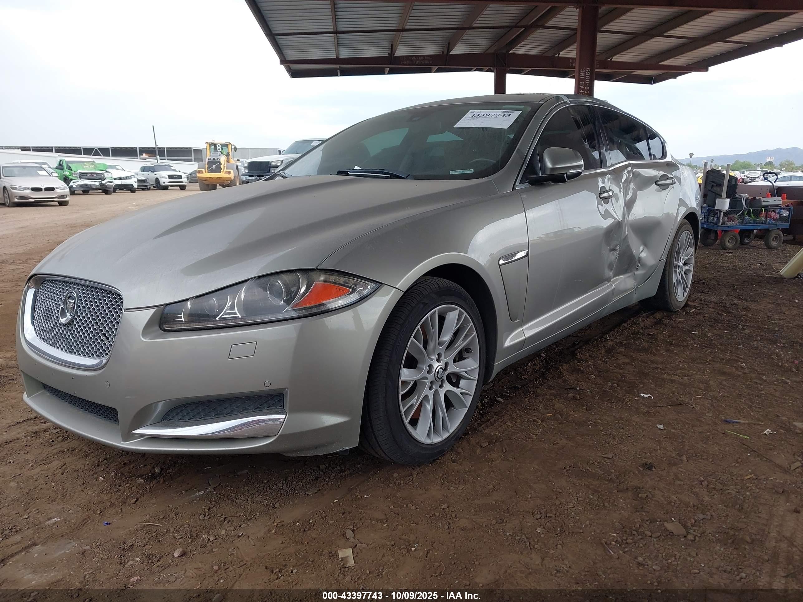 JAGUAR XF image 2