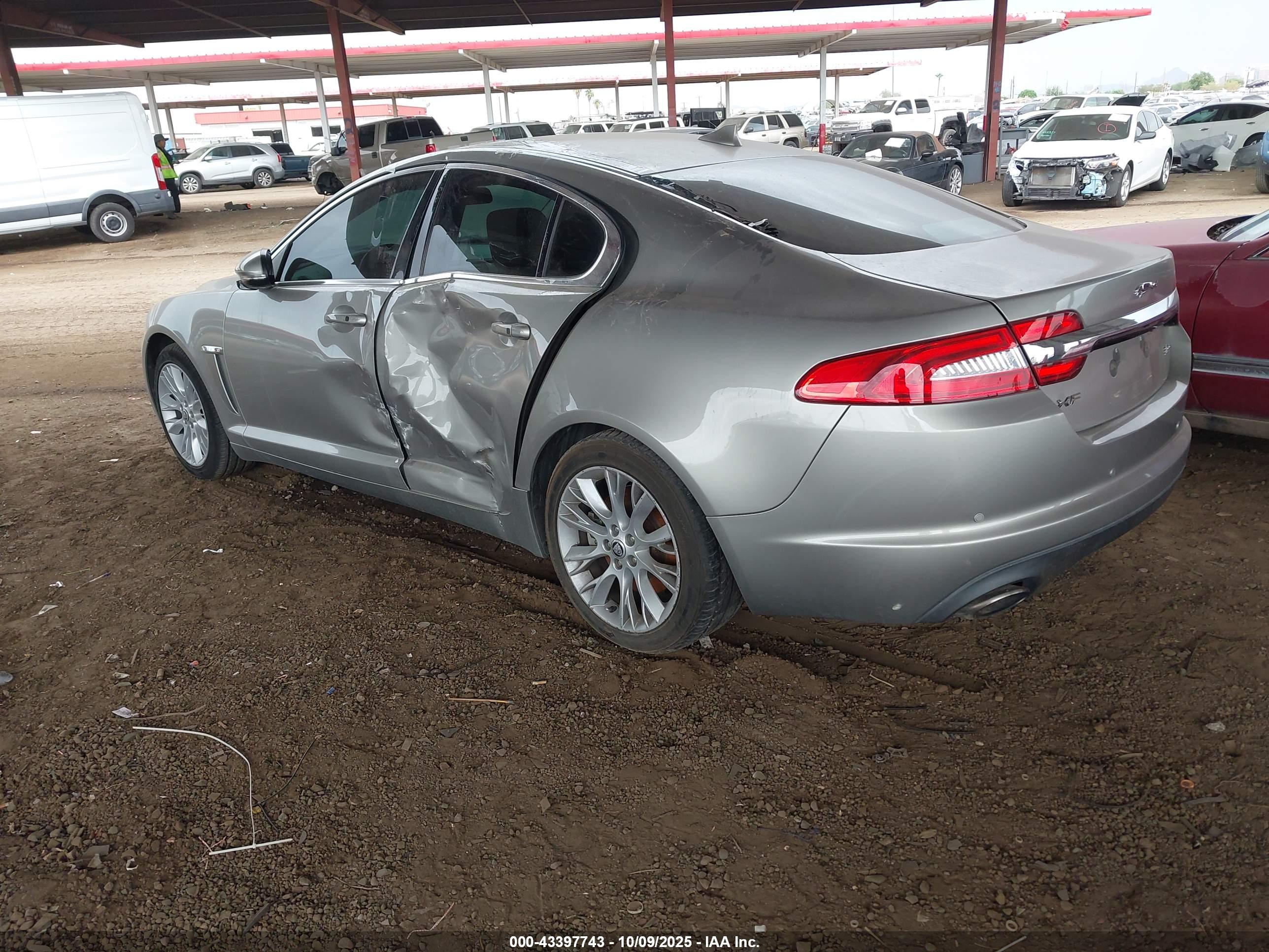JAGUAR XF image 3