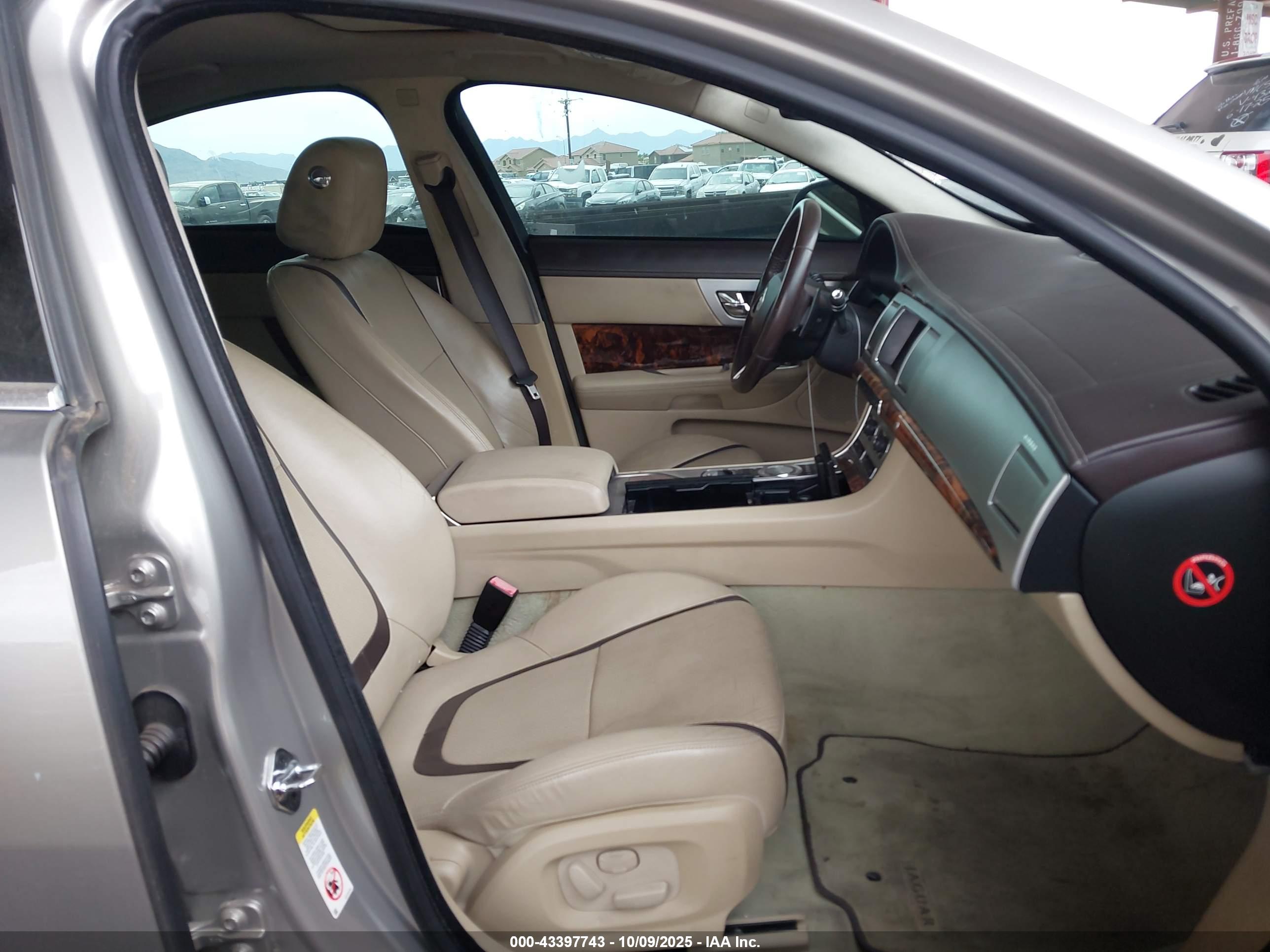 JAGUAR XF image 5