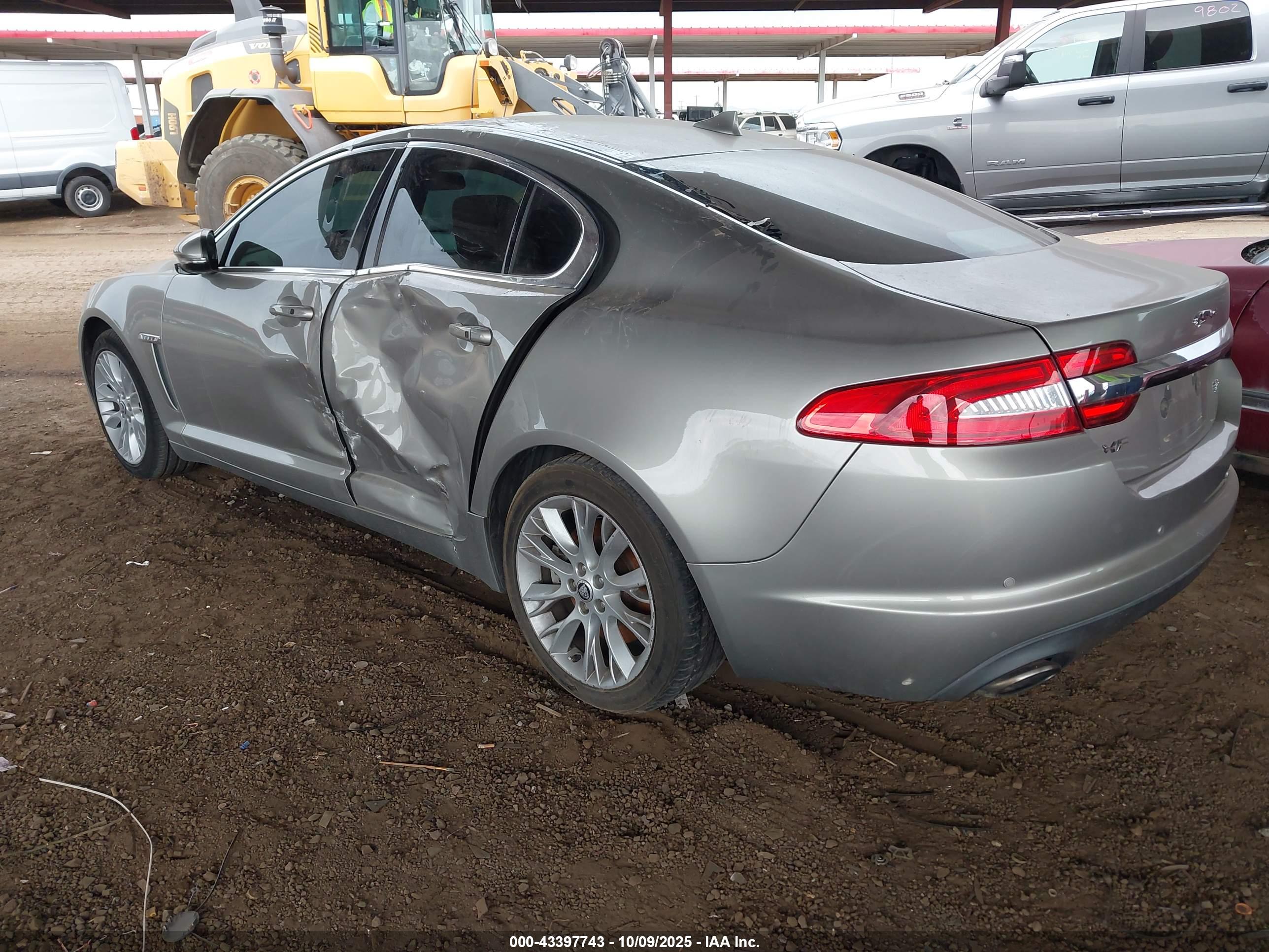 JAGUAR XF image 6