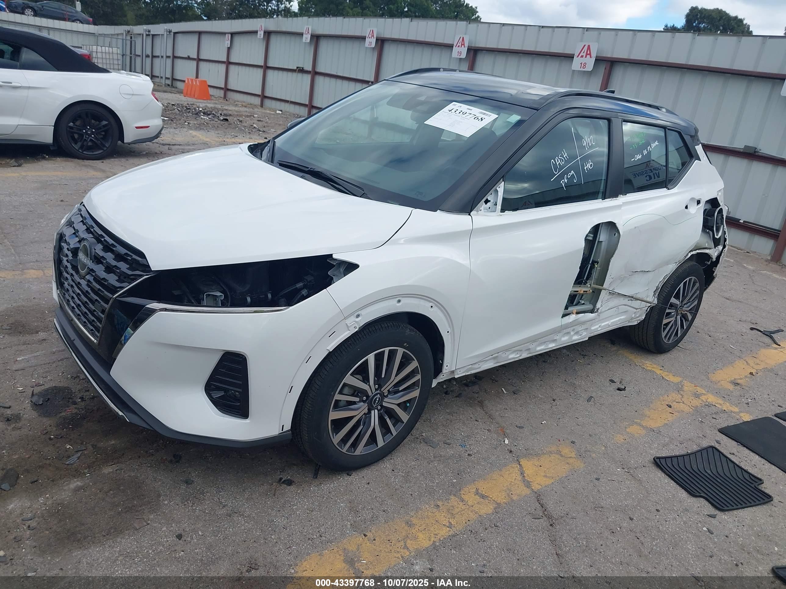 NISSAN KICKS image 2