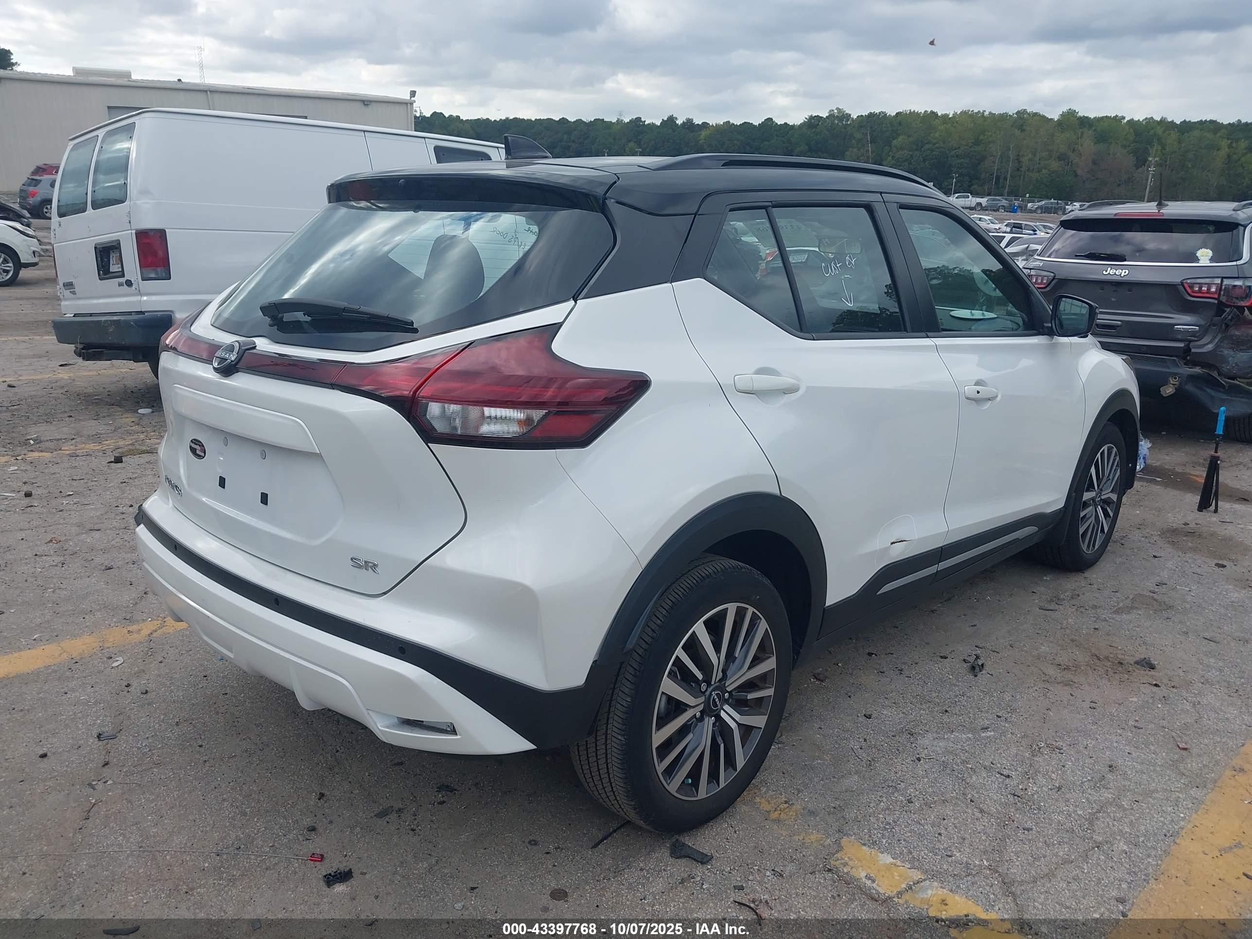 NISSAN KICKS image 4