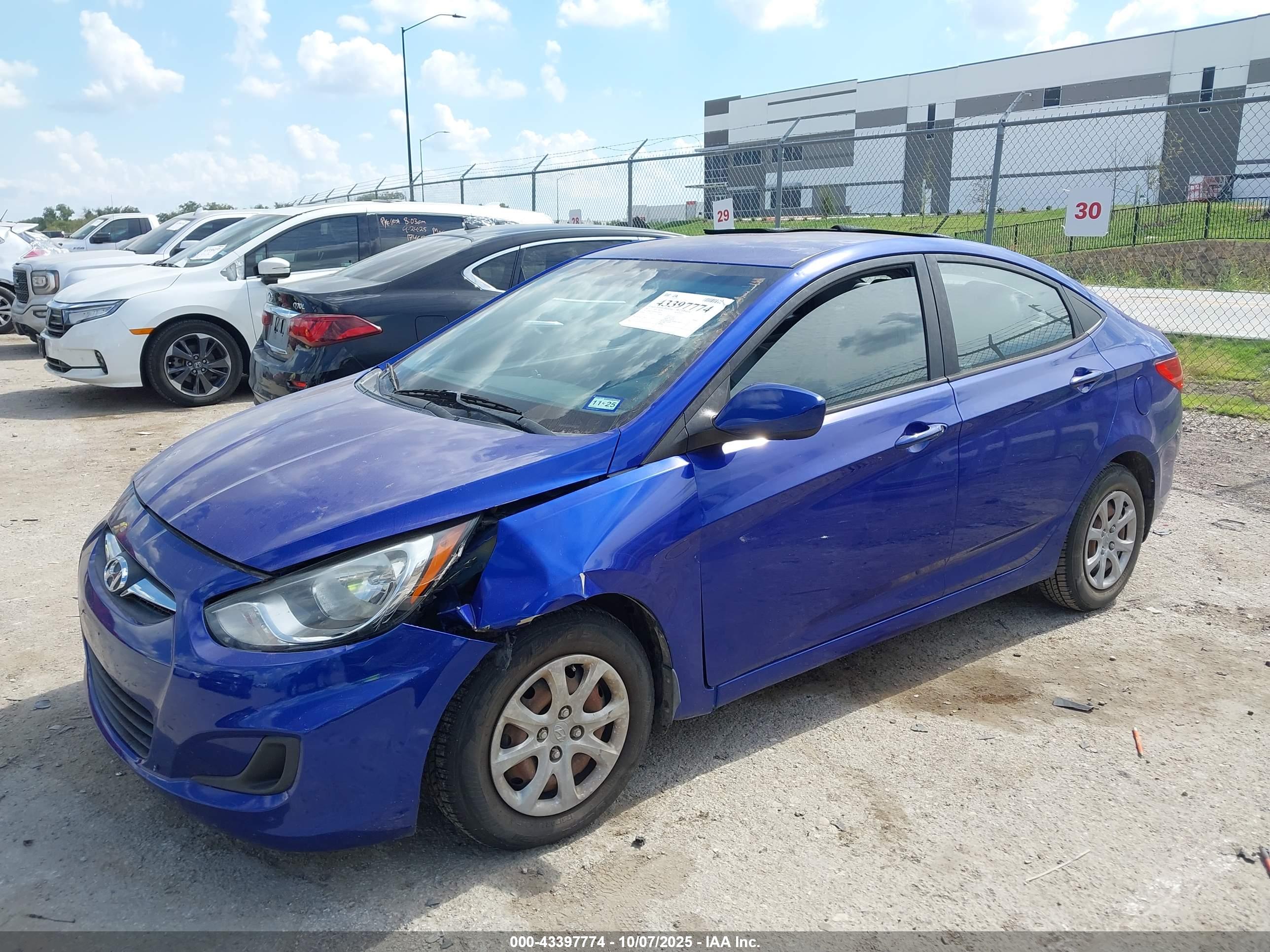 HYUNDAI ACCENT image 2