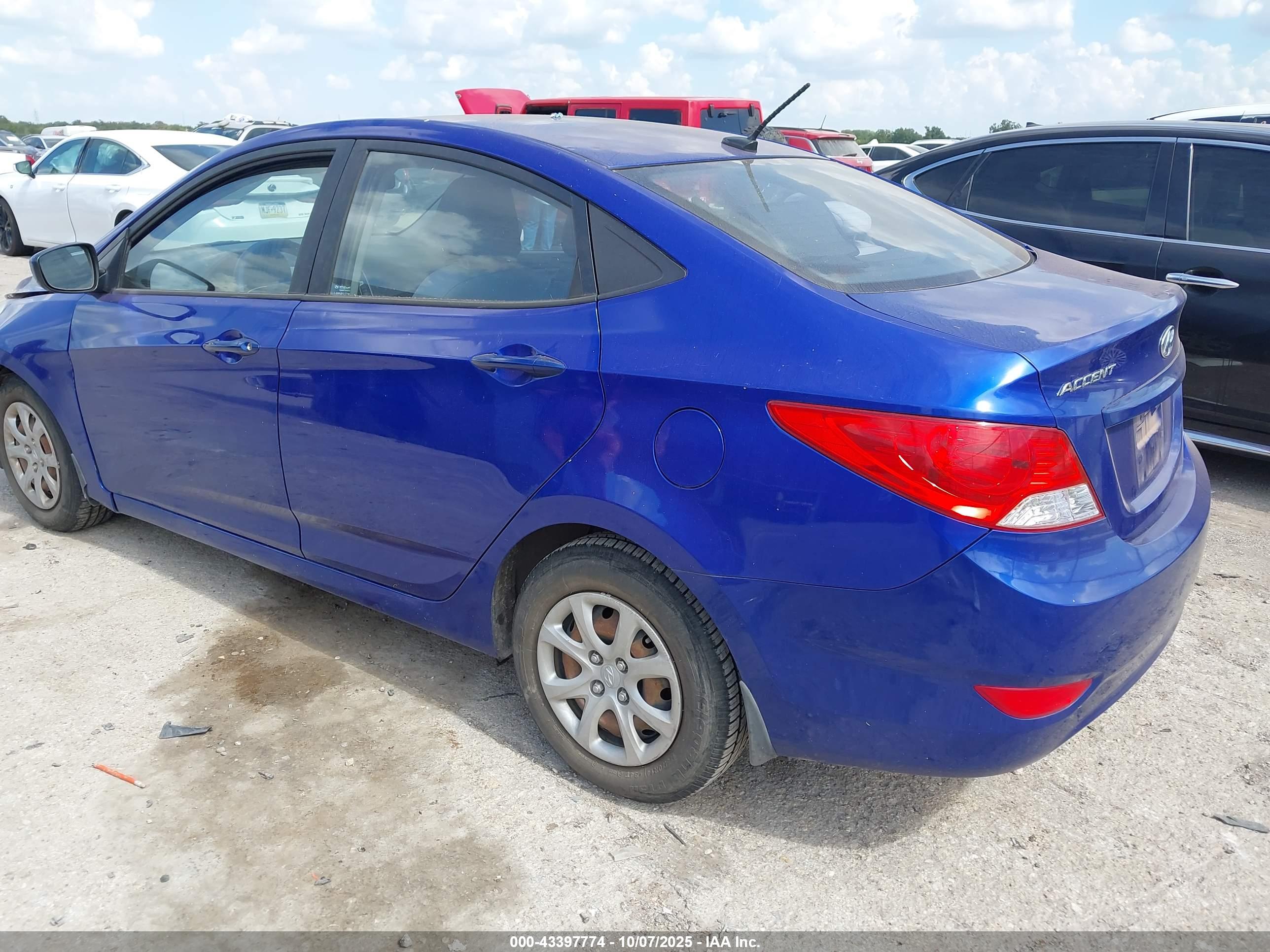 HYUNDAI ACCENT image 3