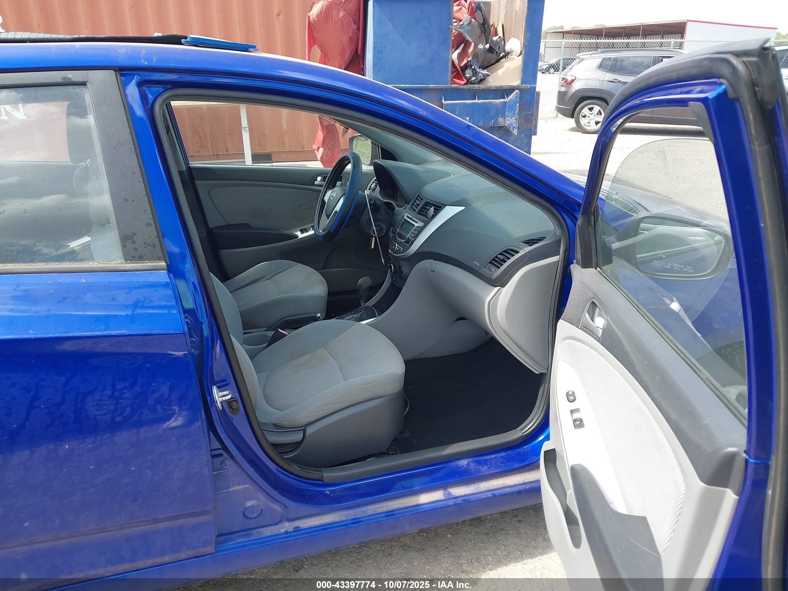 HYUNDAI ACCENT image 5