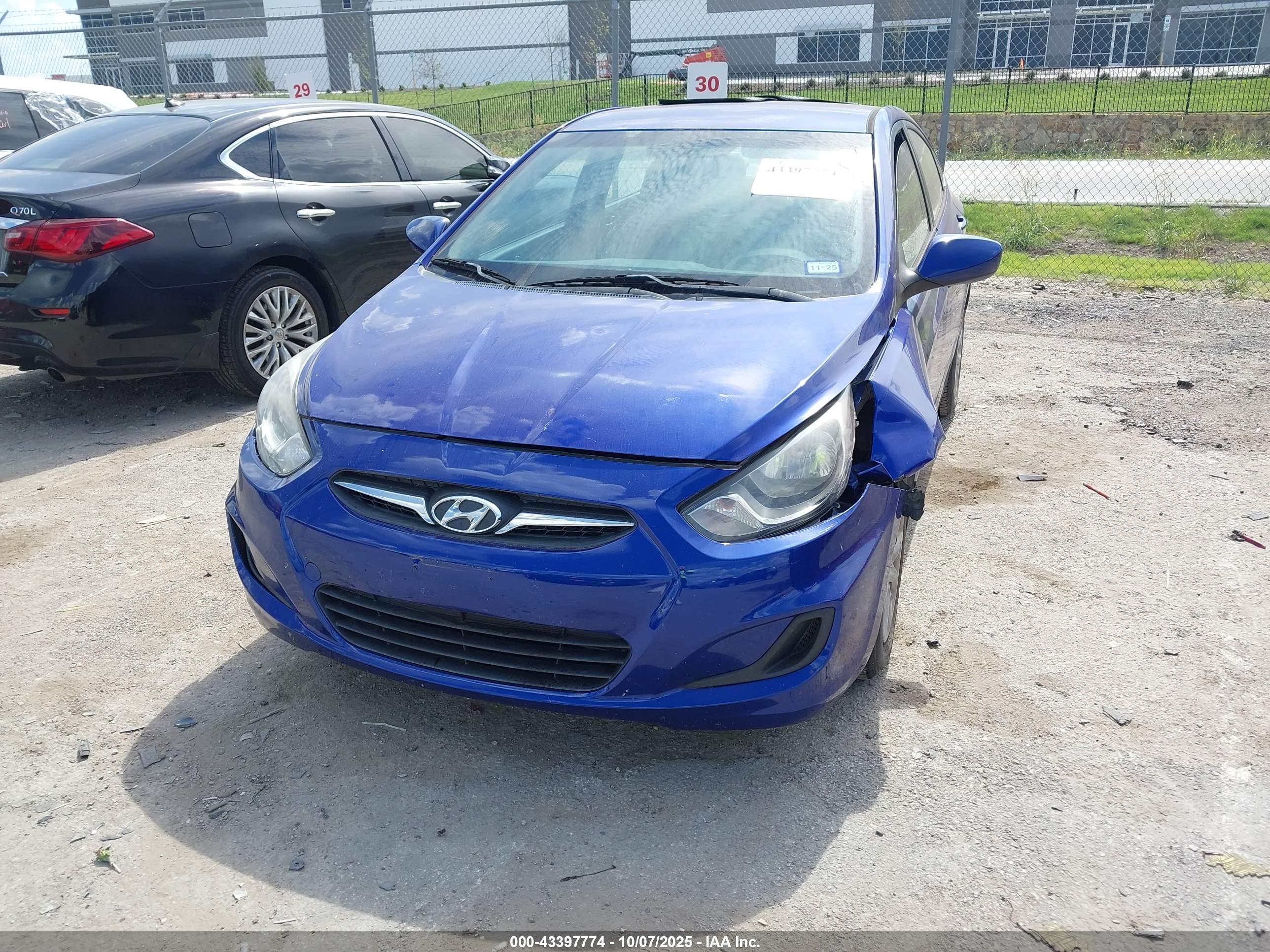 HYUNDAI ACCENT image 6