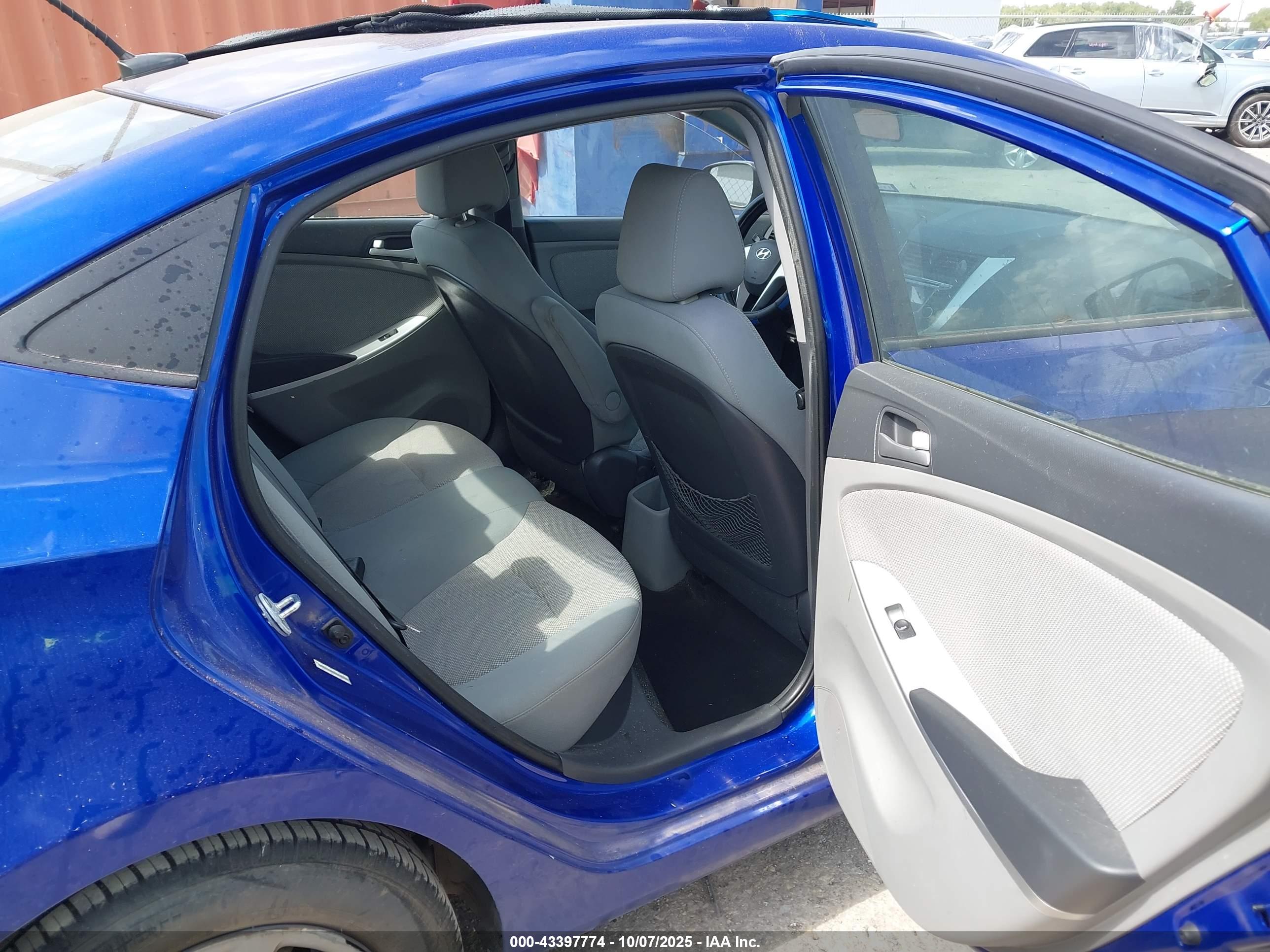 HYUNDAI ACCENT image 8