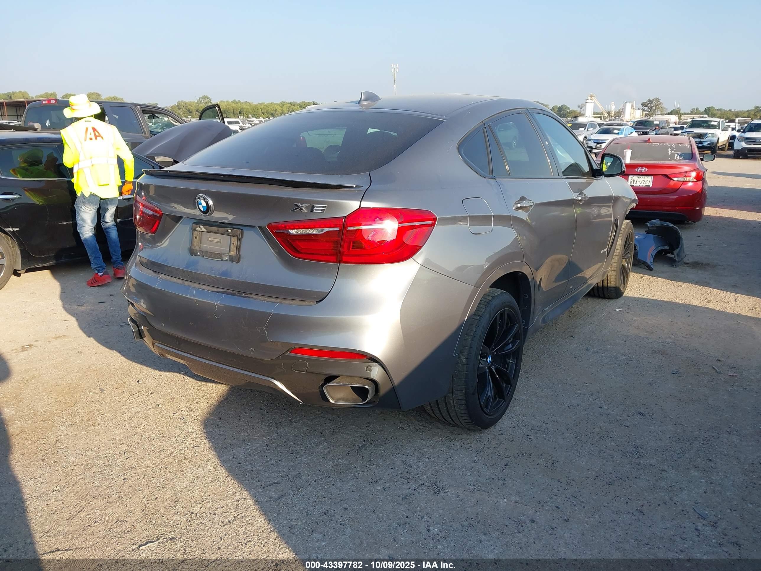 BMW X6 image 4
