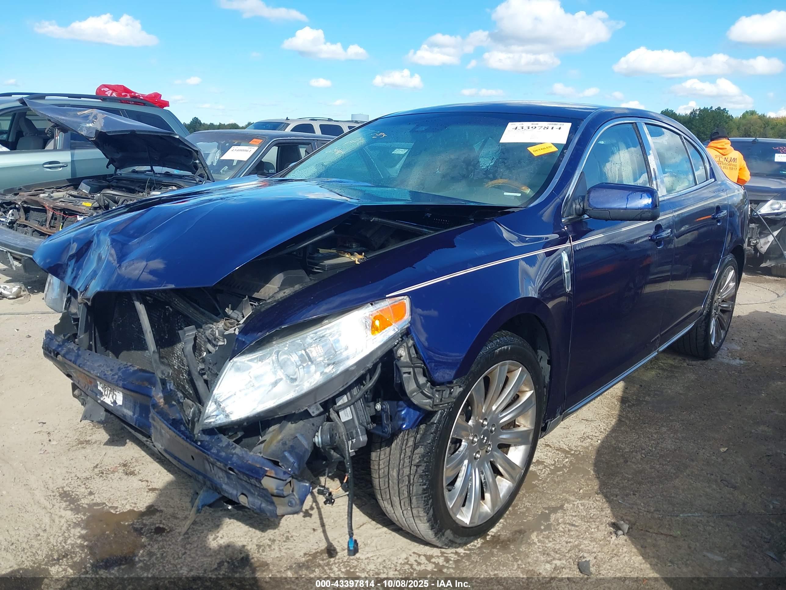 LINCOLN MKS image 2