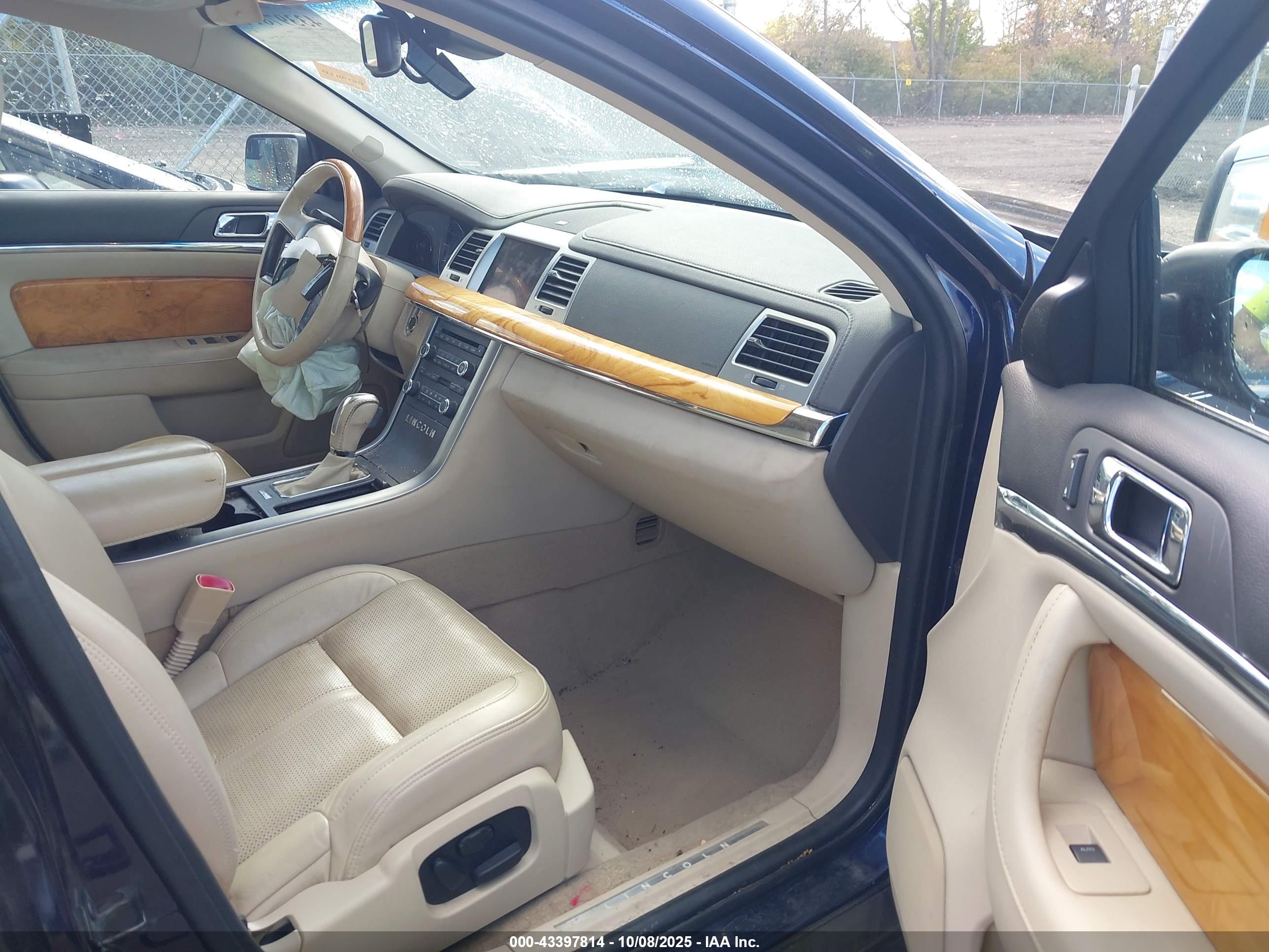 LINCOLN MKS image 5