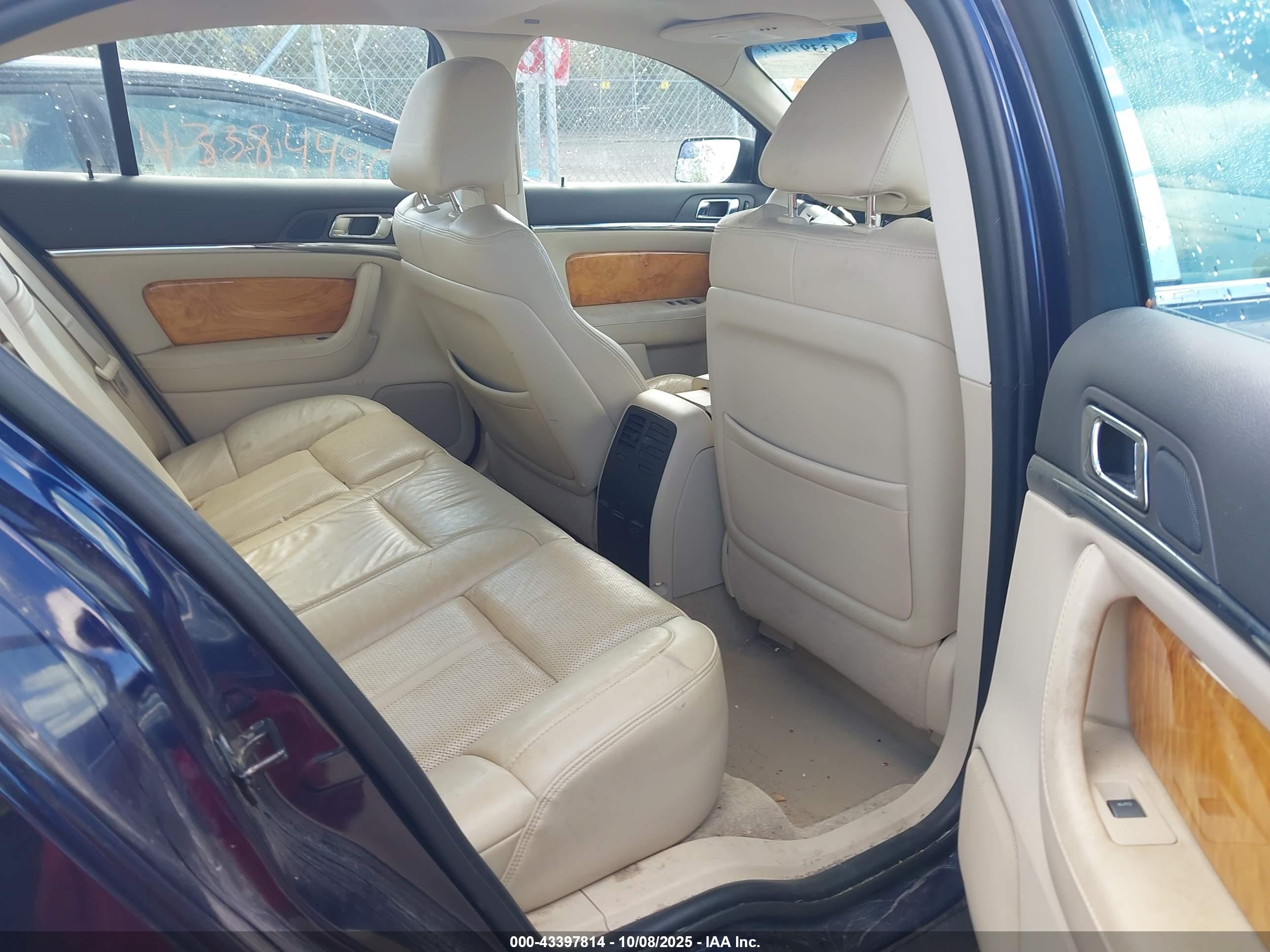 LINCOLN MKS image 8