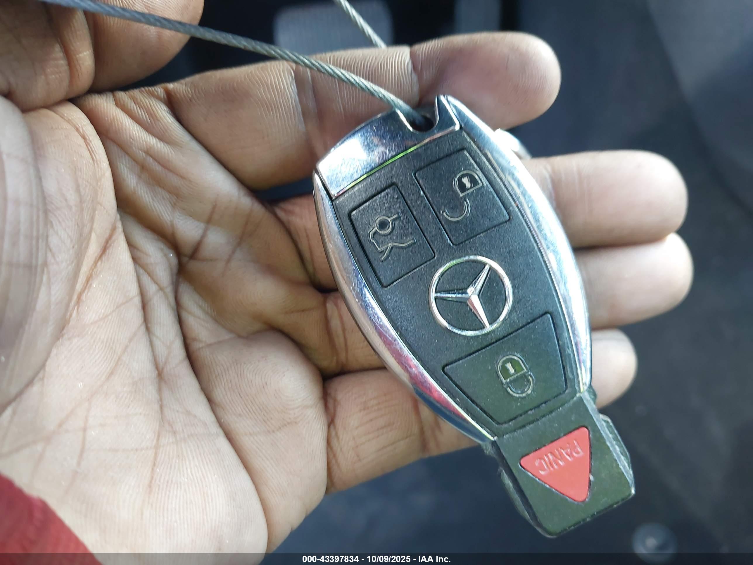 MERCEDES-BENZ E image 11