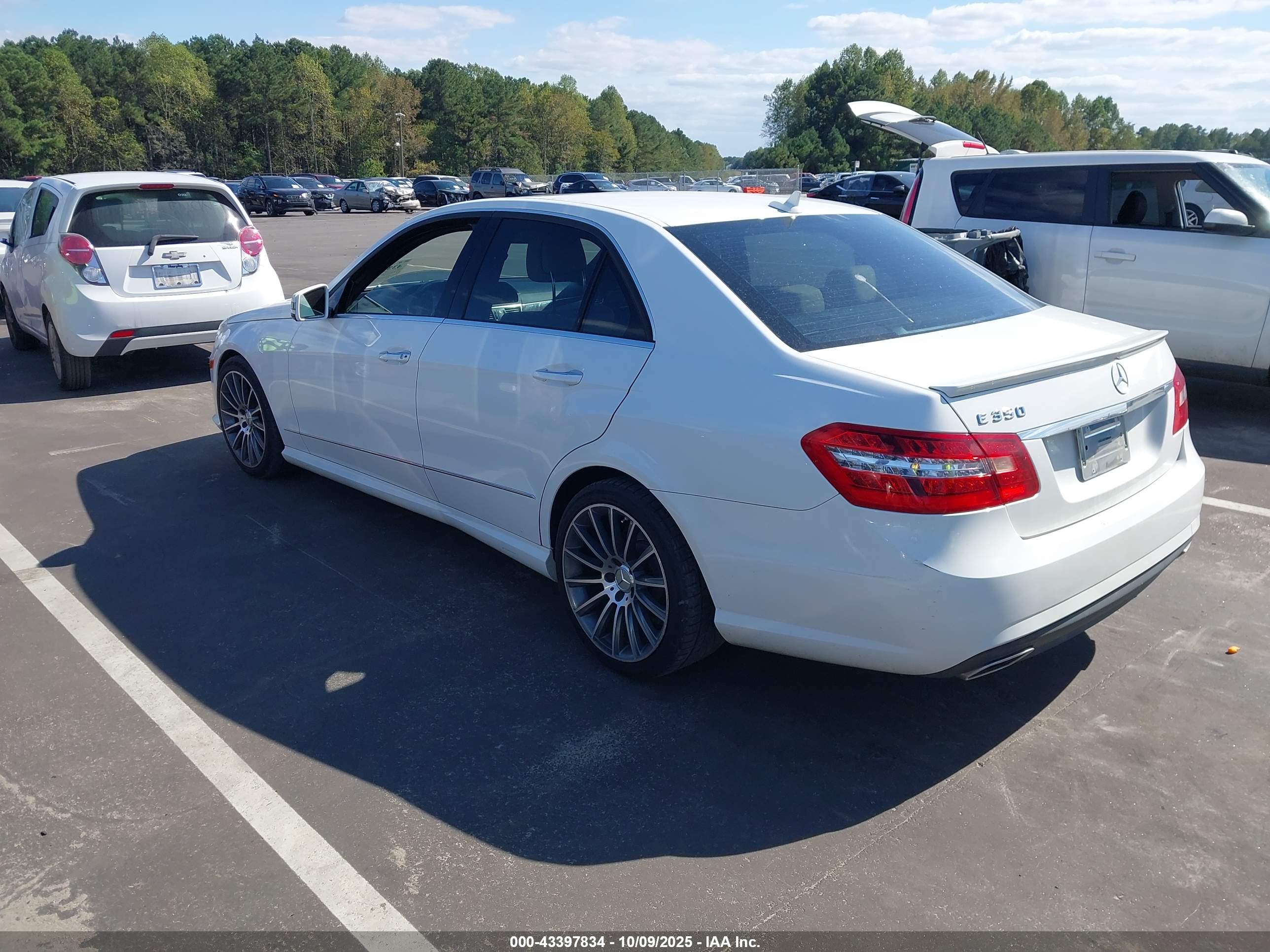 MERCEDES-BENZ E image 3