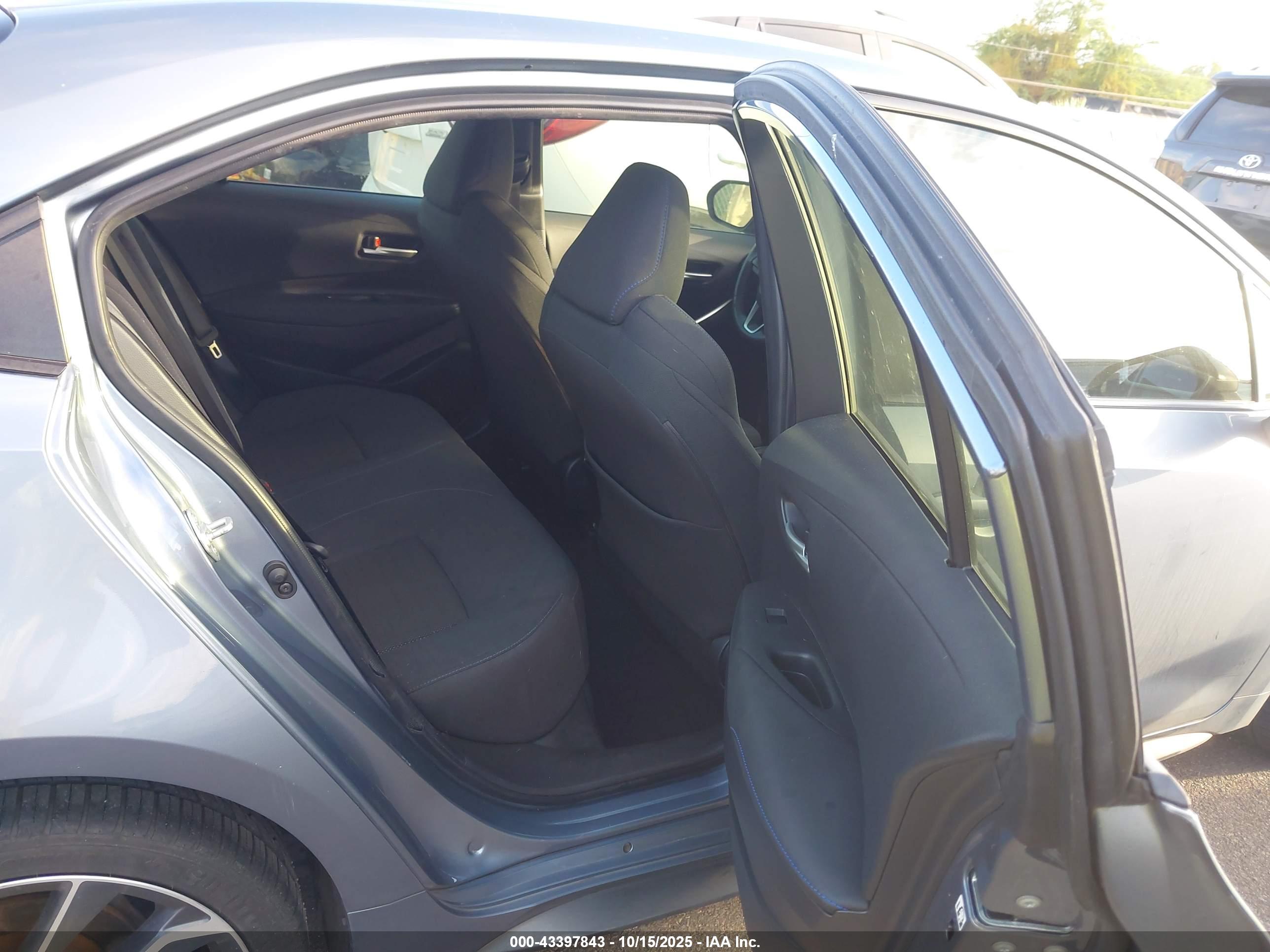 TOYOTA COROLLA image 8