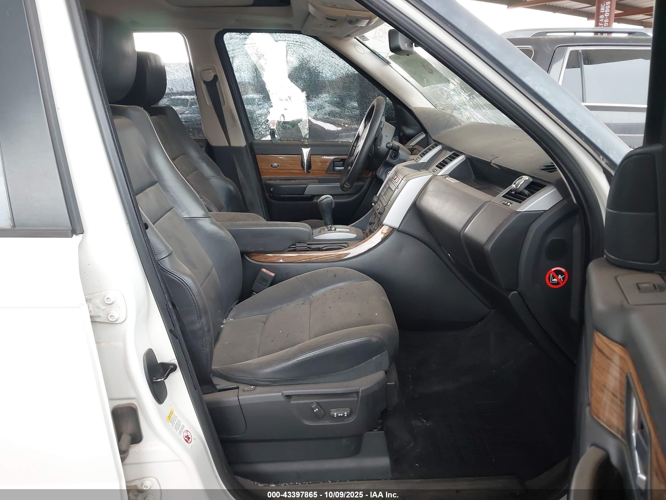 LAND ROVER image 5