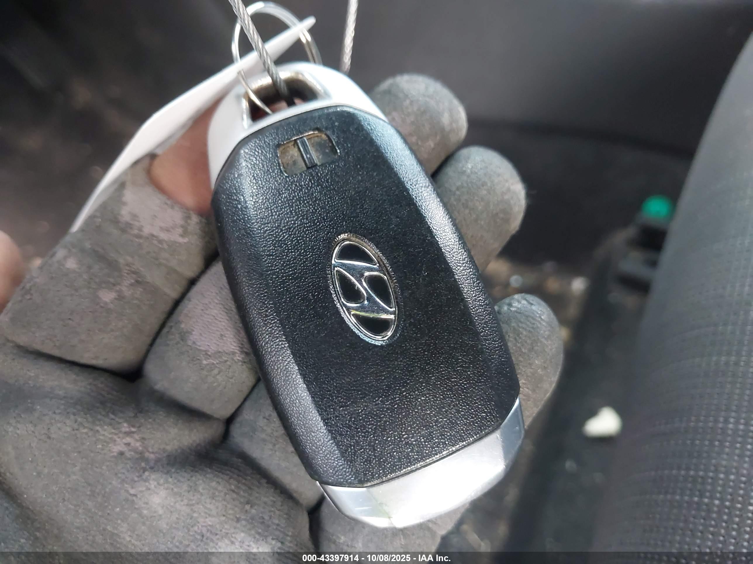HYUNDAI KONA image 11