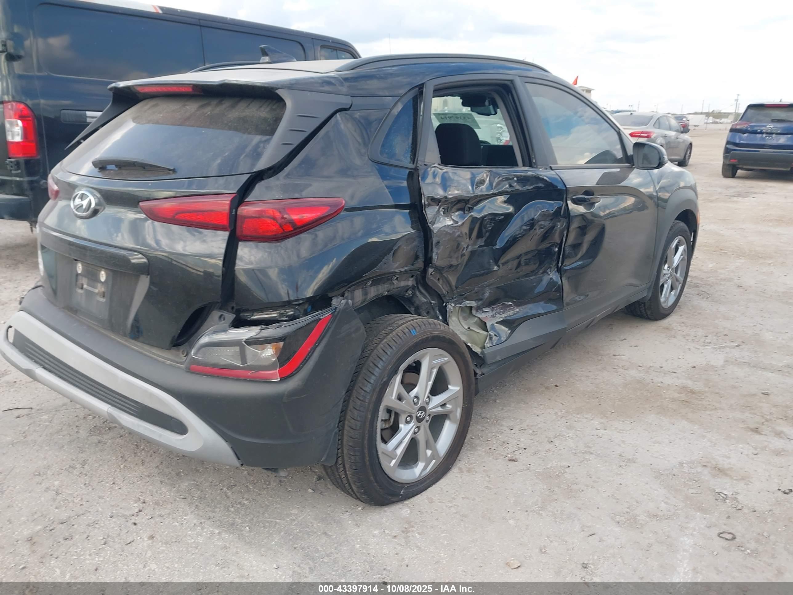 HYUNDAI KONA image 4