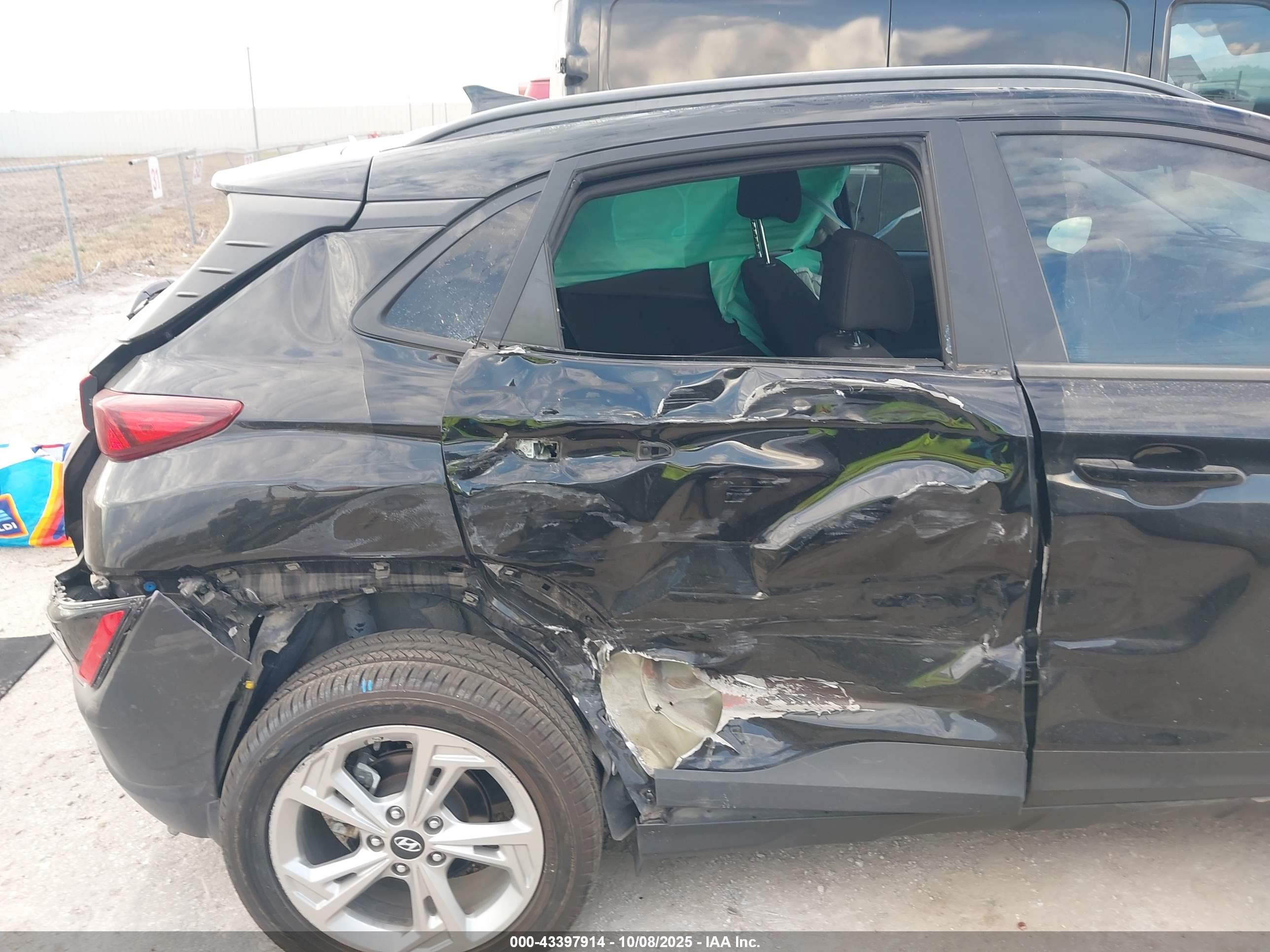 HYUNDAI KONA image 6