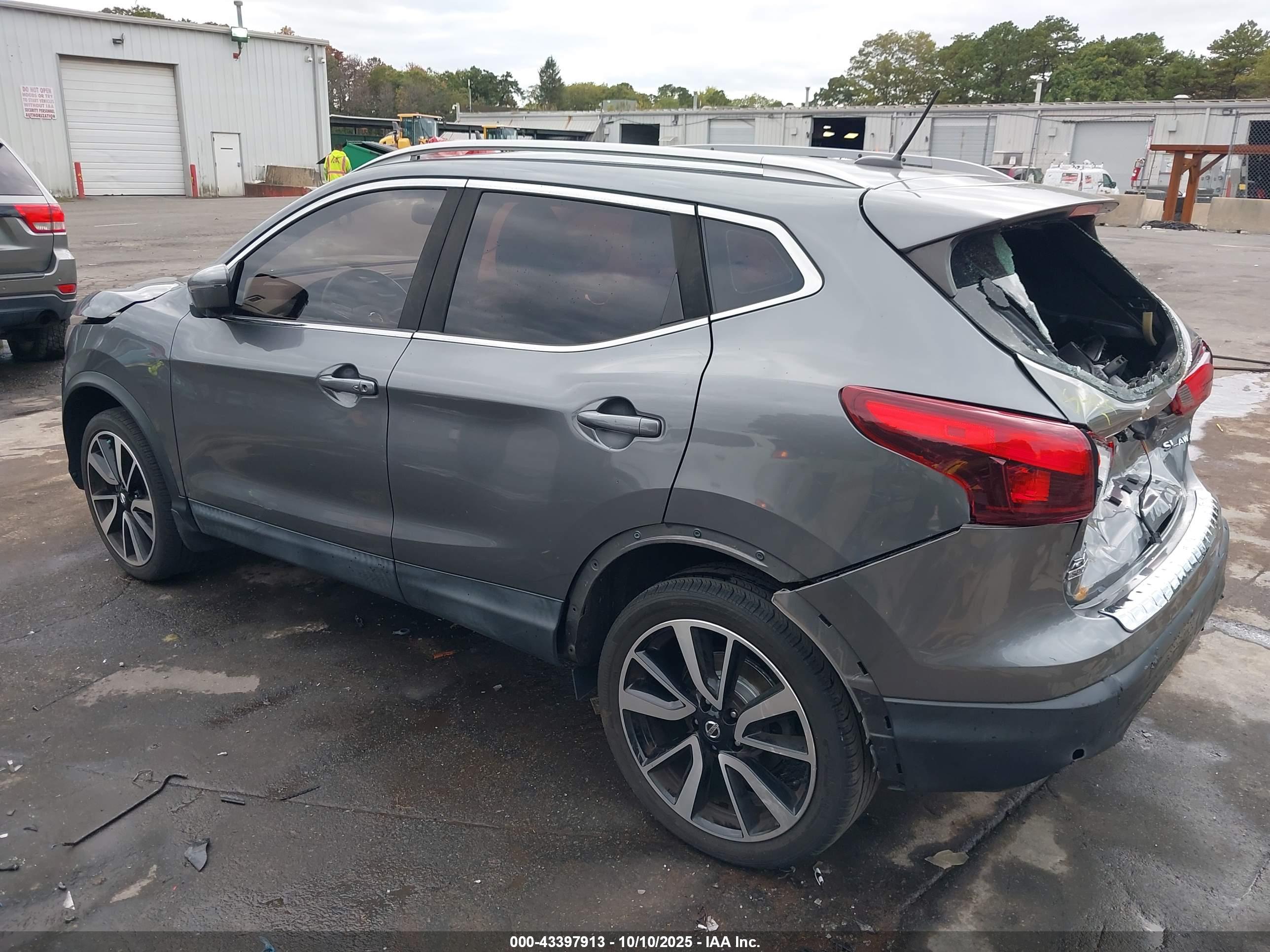 NISSAN ROGUE image 3