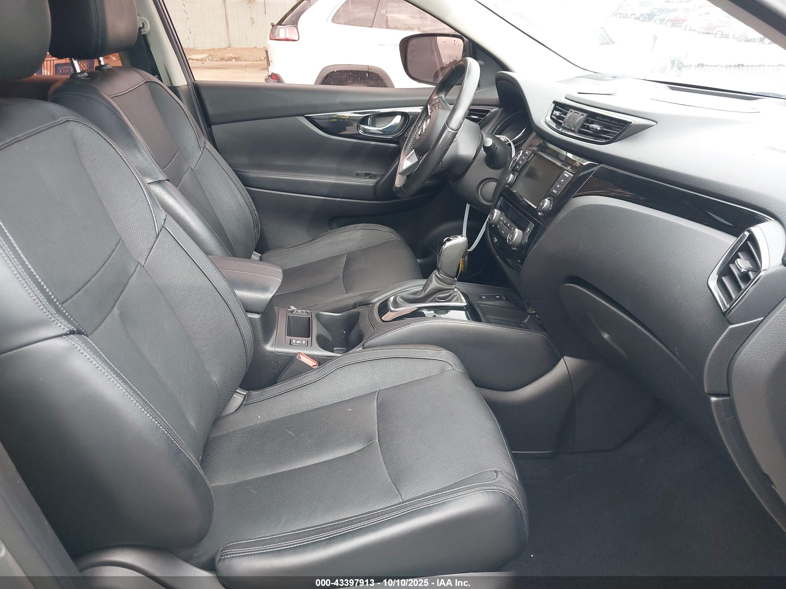 NISSAN ROGUE image 5