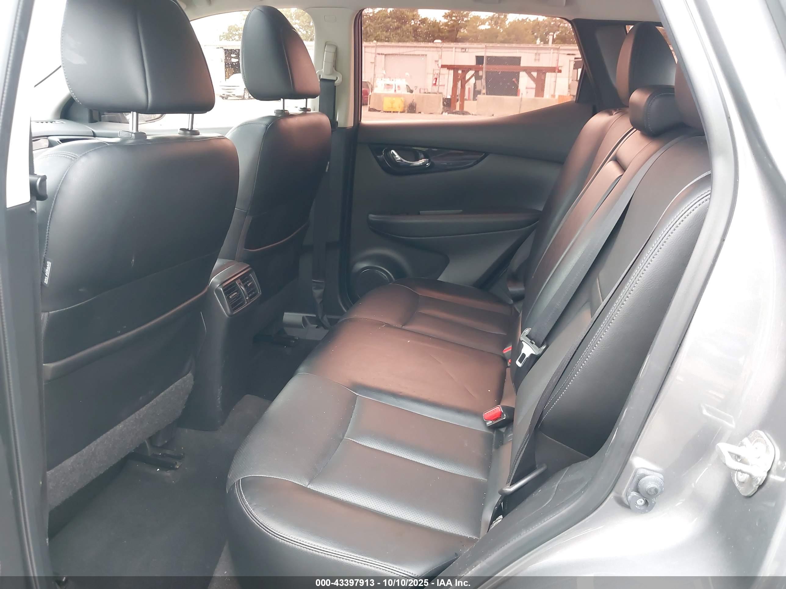 NISSAN ROGUE image 8