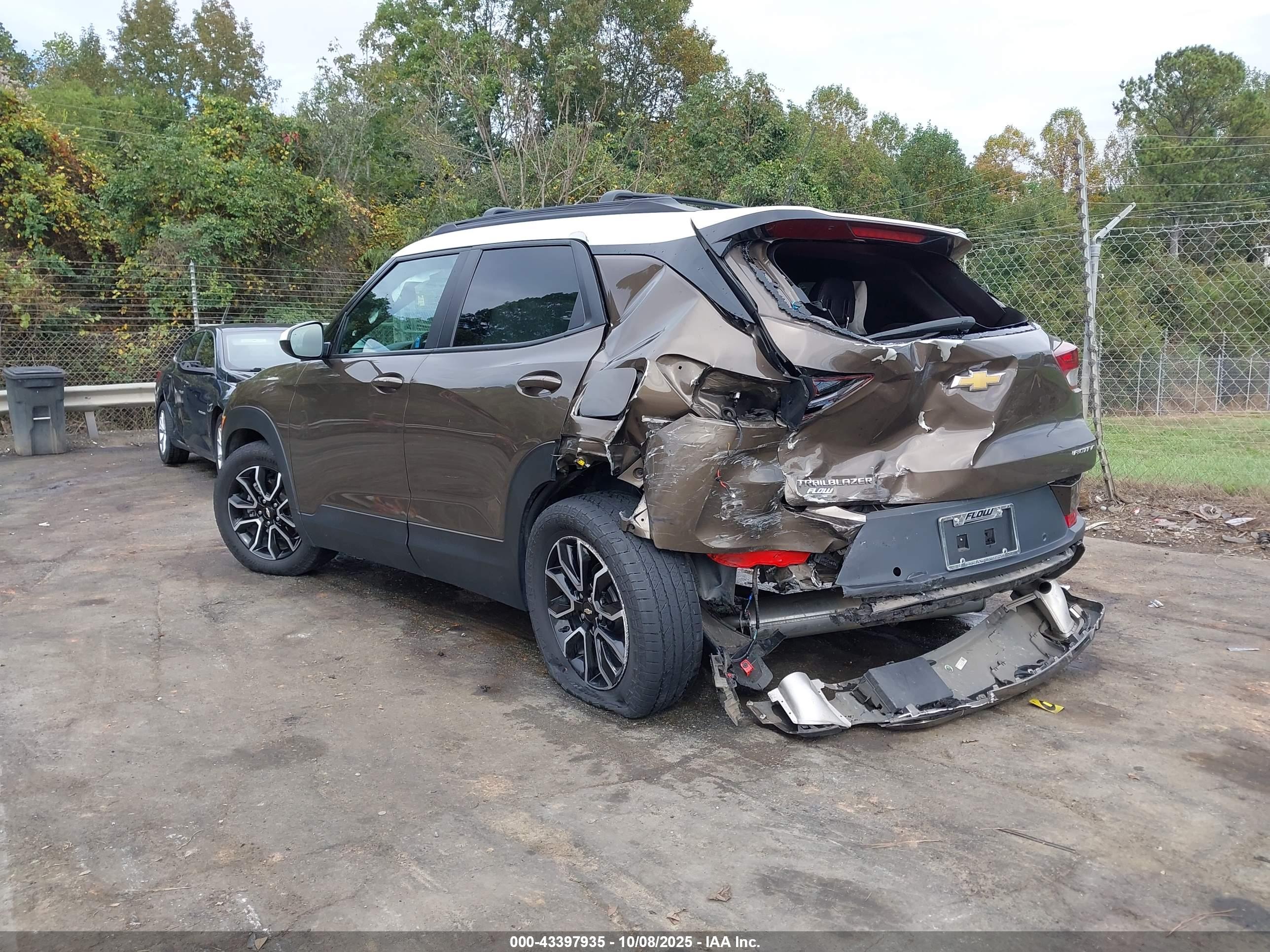 CHEVROLET TRAILBLAZER image 3