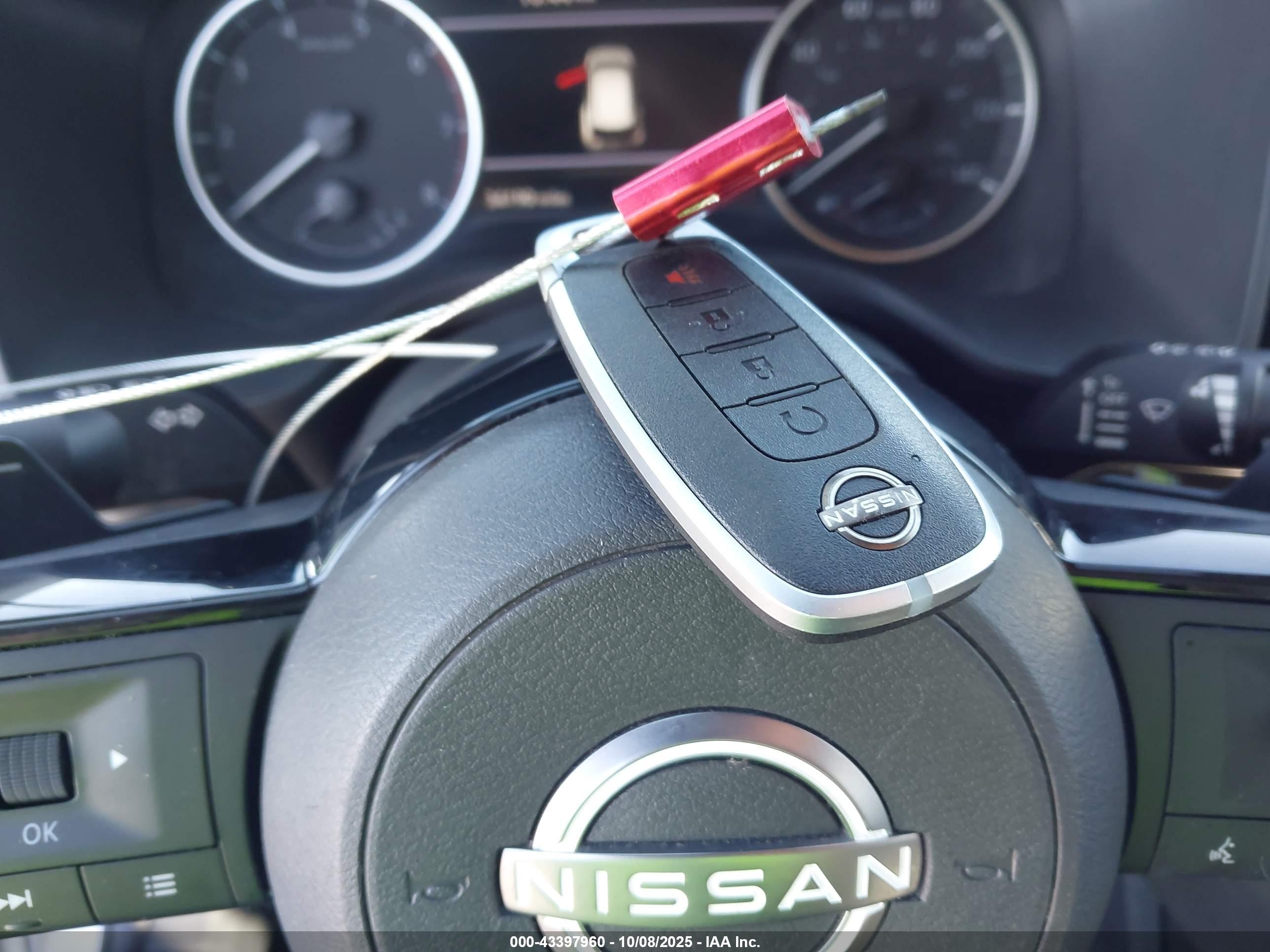 NISSAN ROGUE image 11