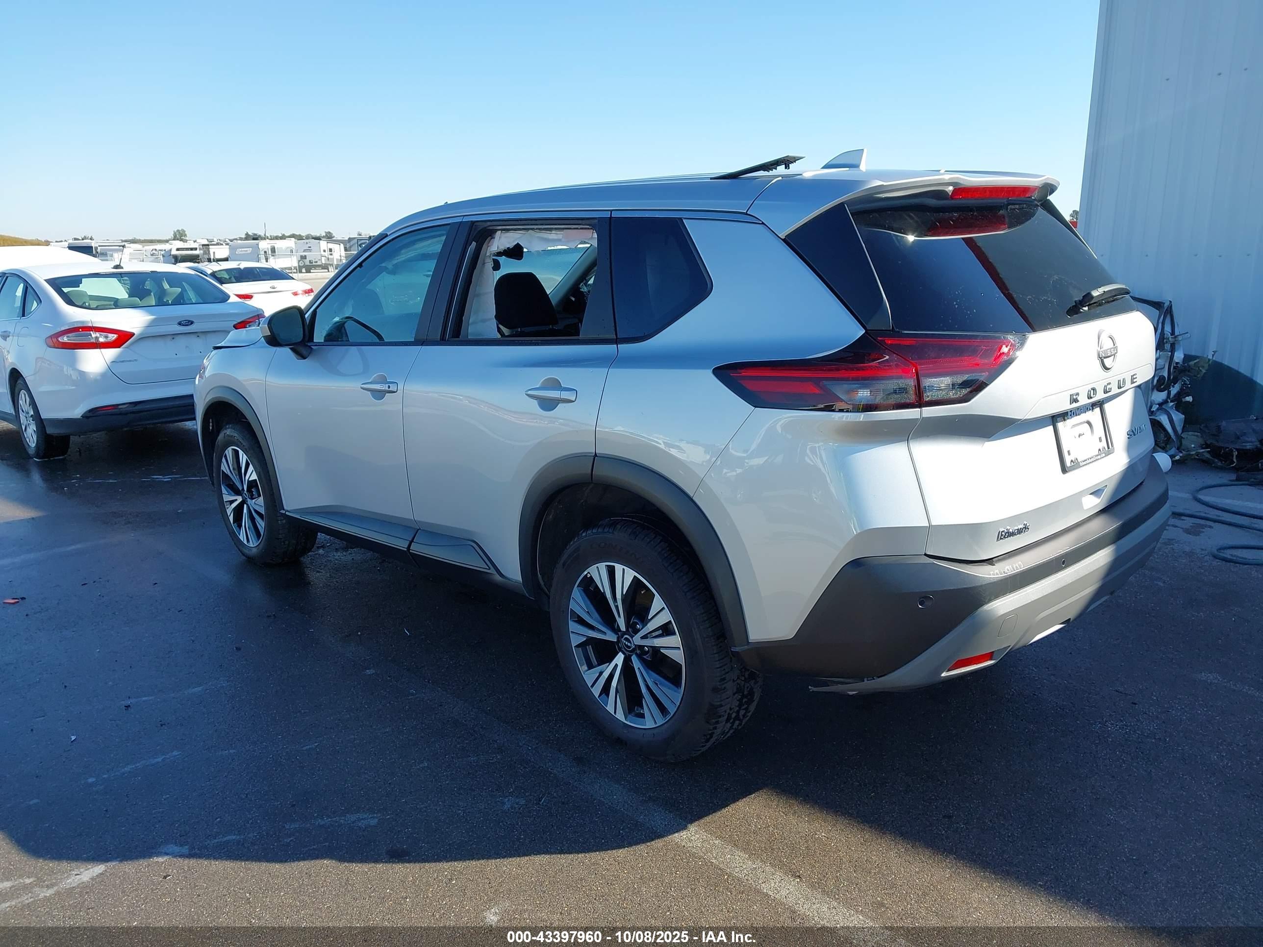 NISSAN ROGUE image 3