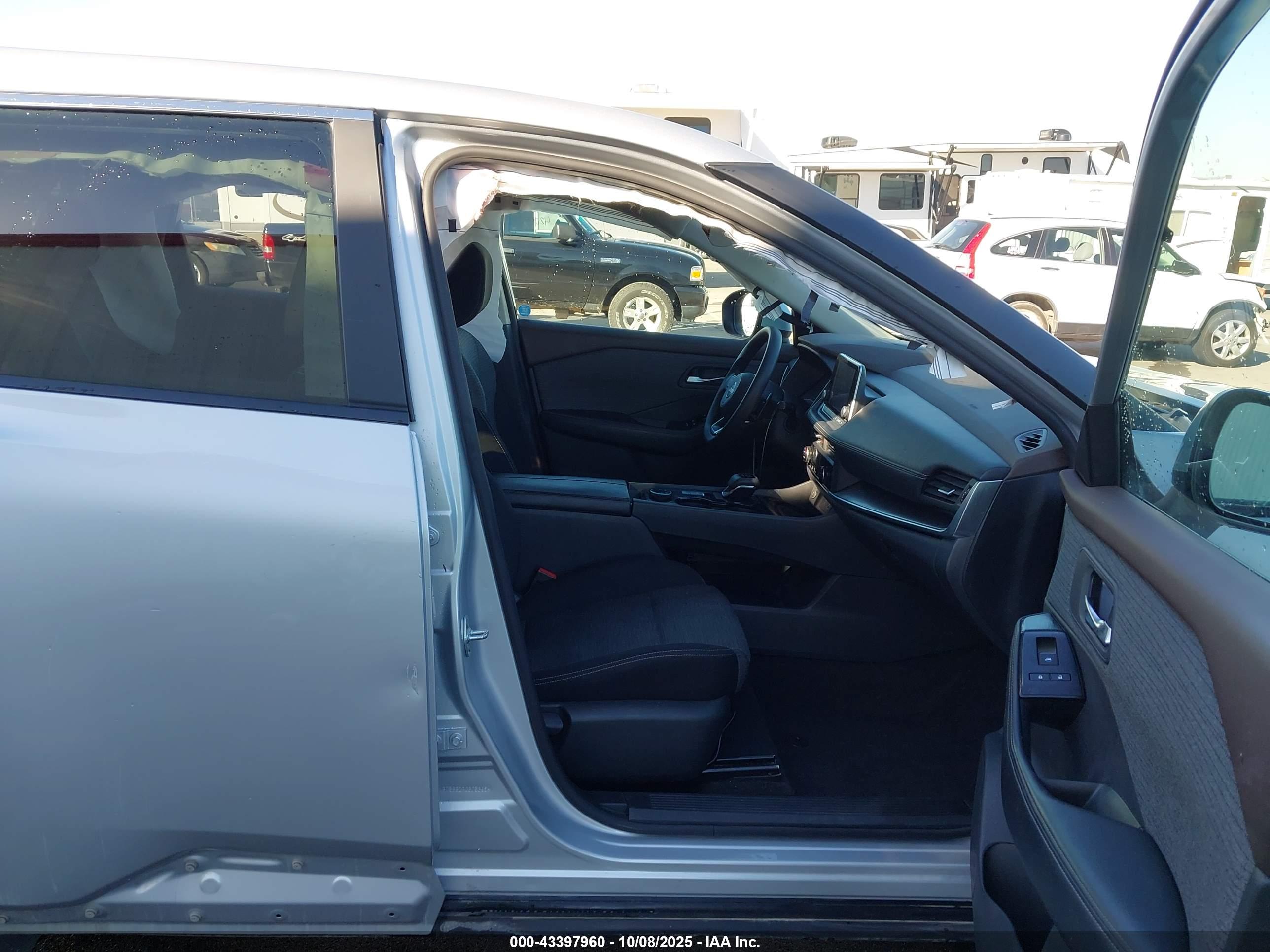 NISSAN ROGUE image 5